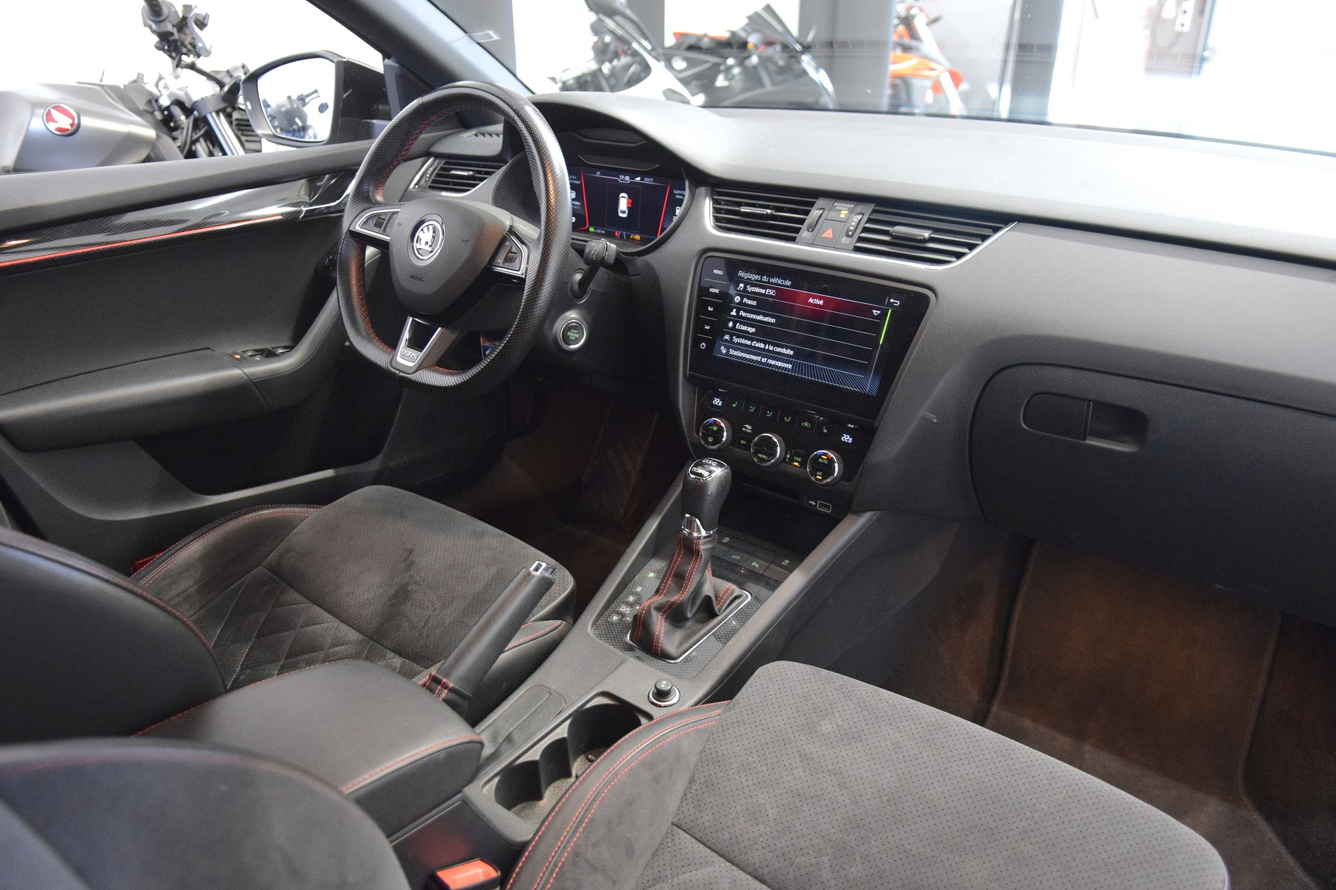 SKODA Octavia Combi 2.0 TSI RS Final Edition DSG-image-11