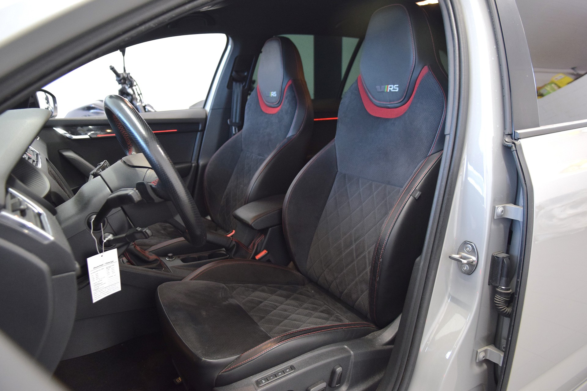 SKODA Octavia Combi 2.0 TSI RS Final Edition DSG-image-9