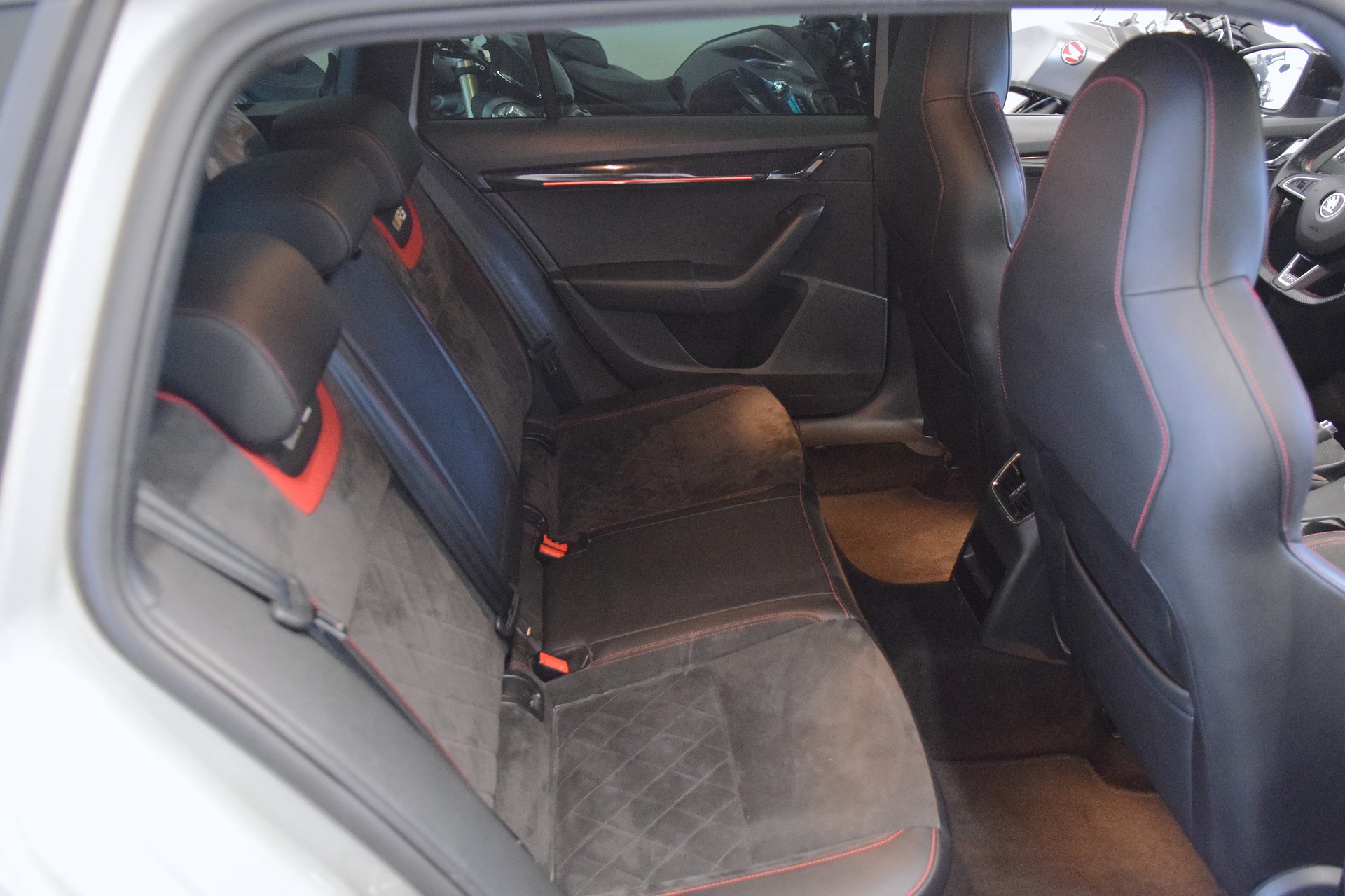 SKODA Octavia Combi 2.0 TSI RS Final Edition DSG-image-10