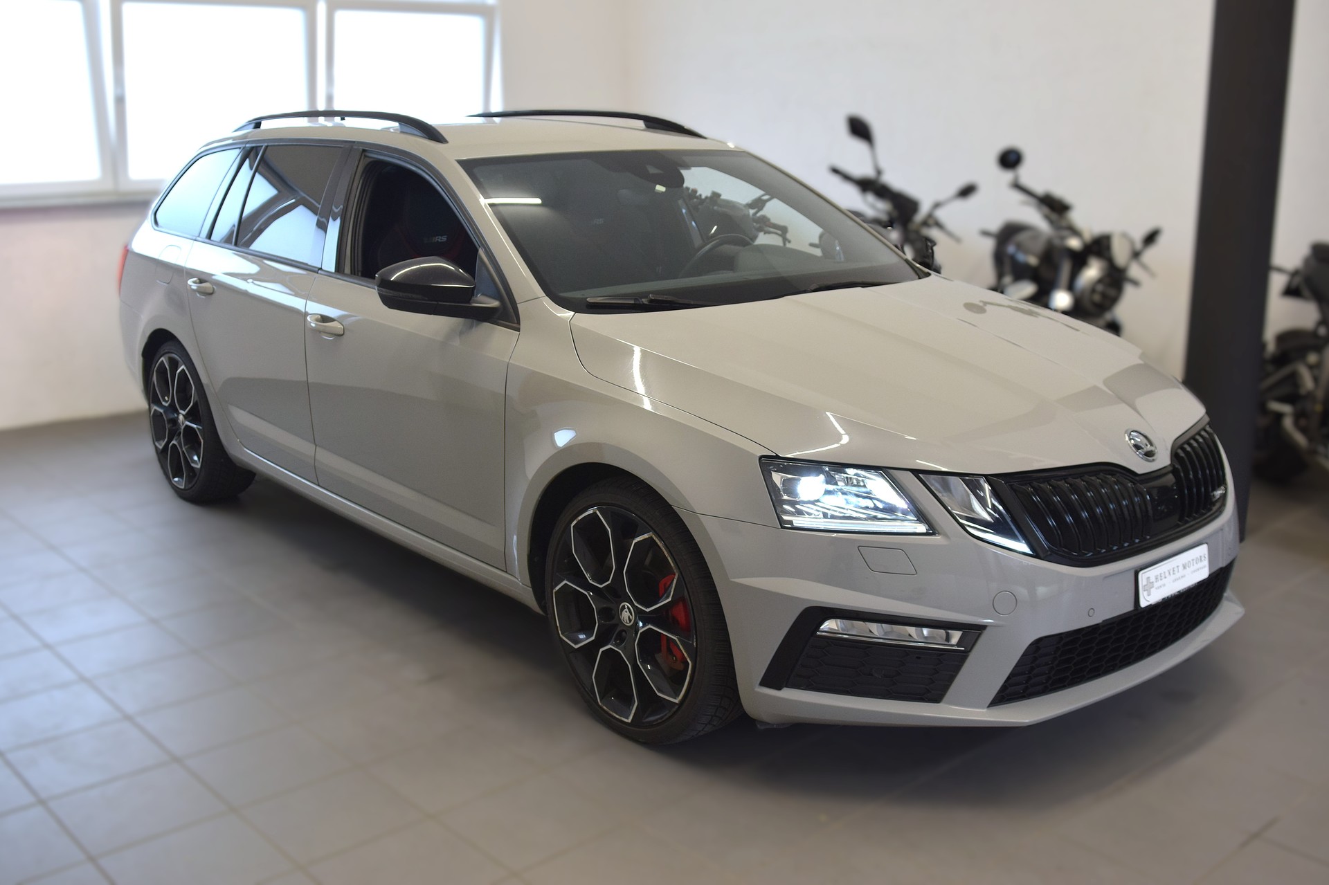 SKODA Octavia Combi 2.0 TSI RS Final Edition DSG-image-2