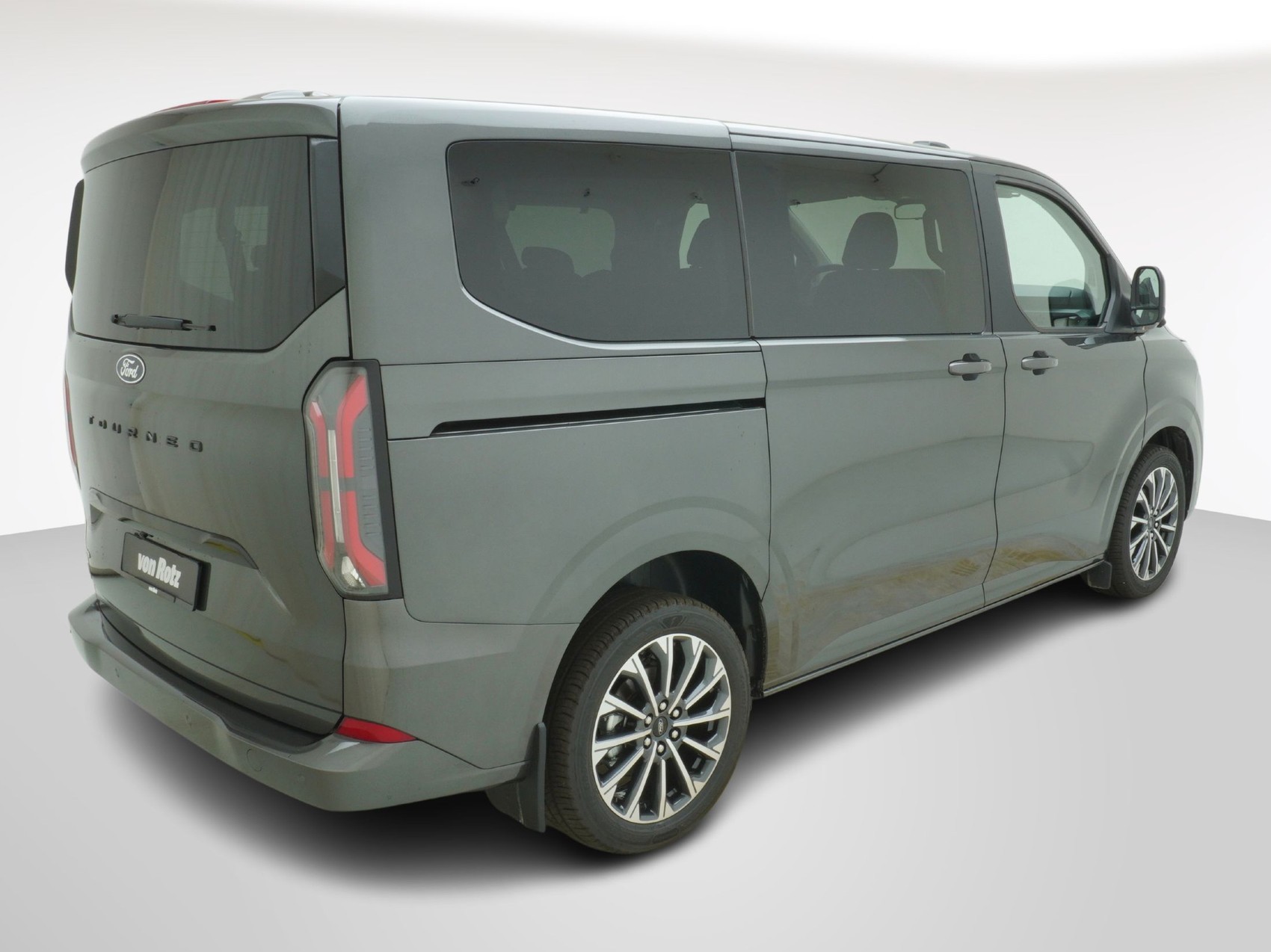 FORD Tourneo Custom L1 2.5 Plug-in-Hybrid Titanium X-image-5