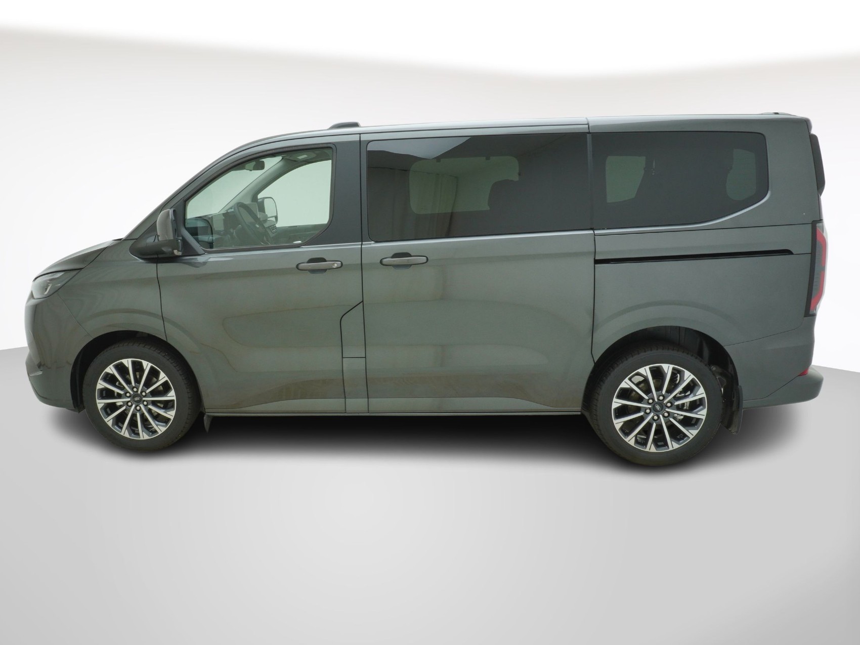 FORD Tourneo Custom L1 2.5 Plug-in-Hybrid Titanium X-image-1