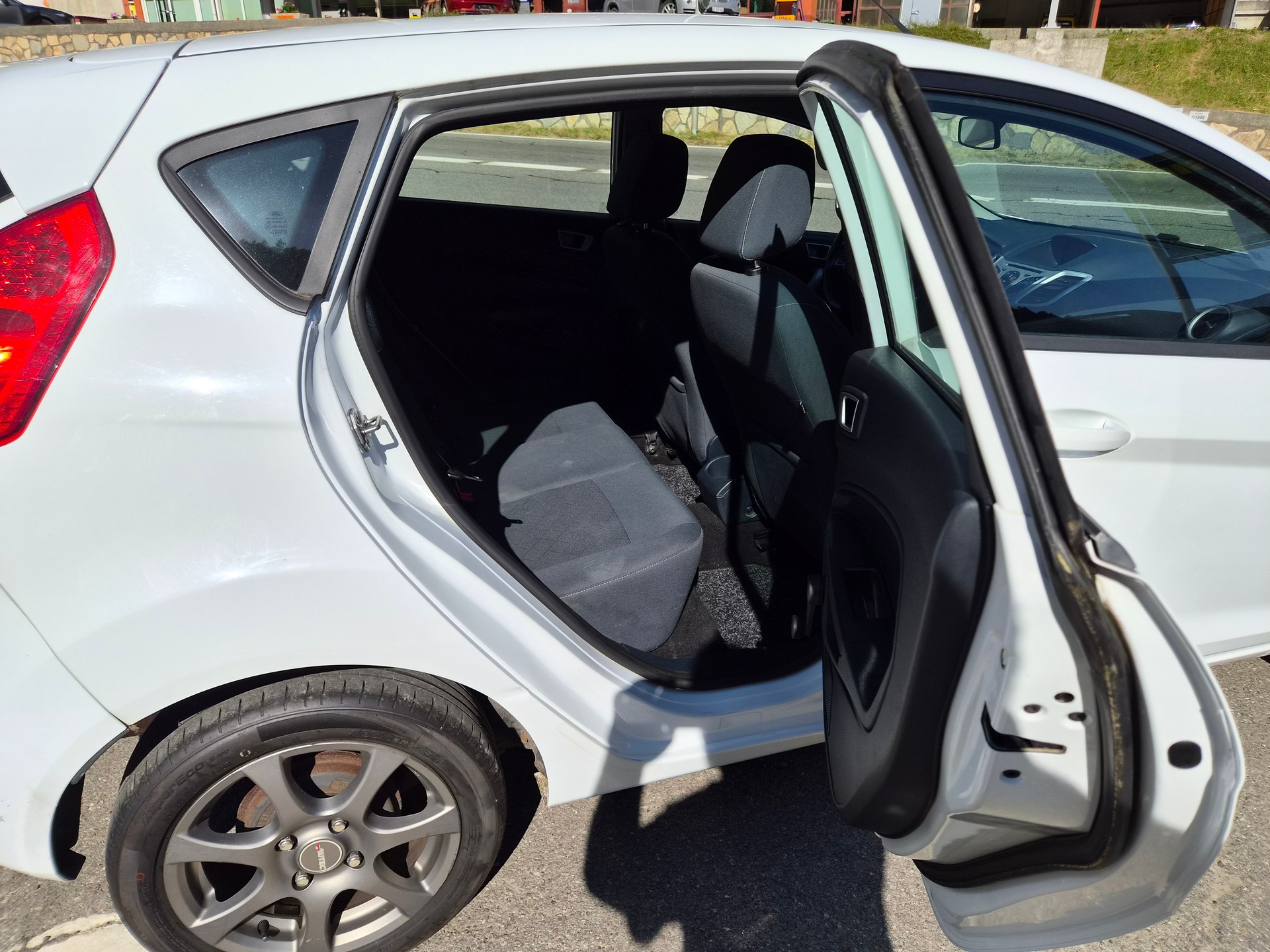 FORD Fiesta 1.4 16V Trend+-image-11