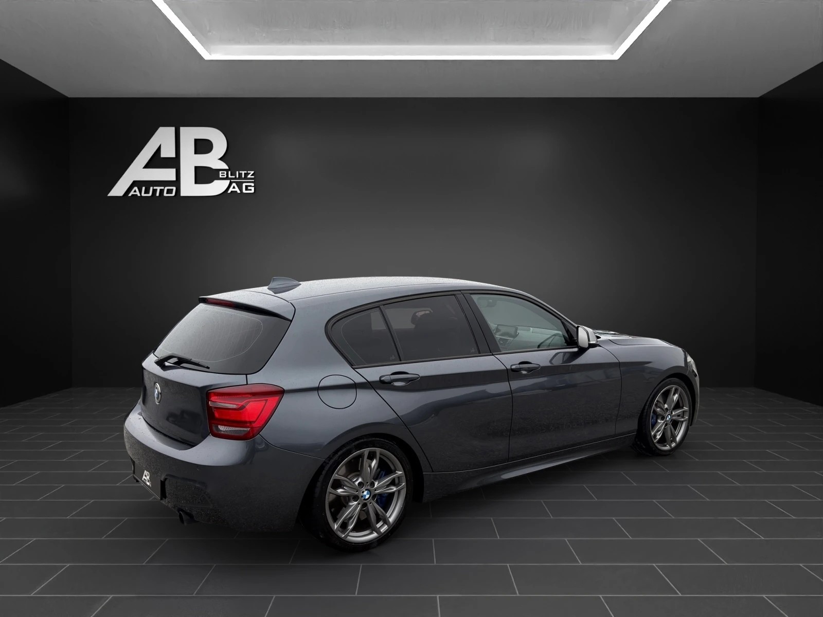 BMW M135i Steptronic-image-4