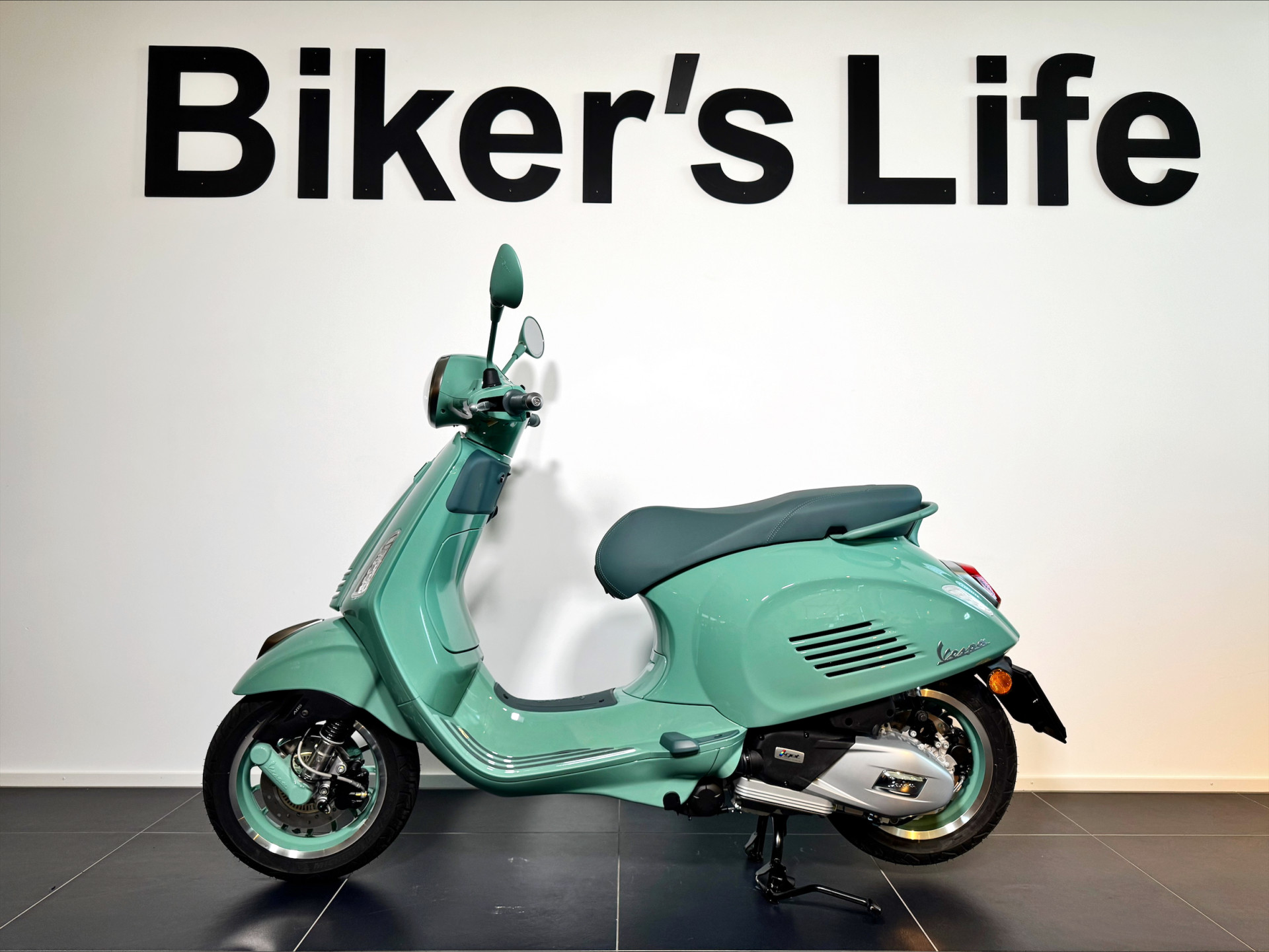 PIAGGIO Vespa Primavera 125 80th-showroom-element-1