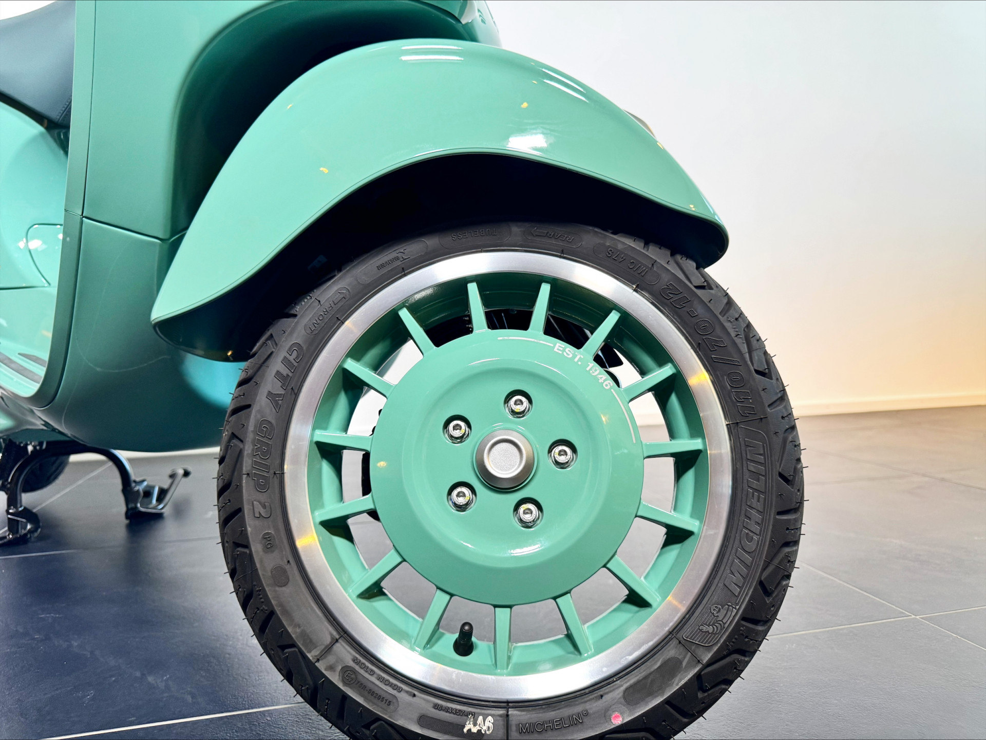 PIAGGIO Vespa Primavera 125 80th-showroom-element-2