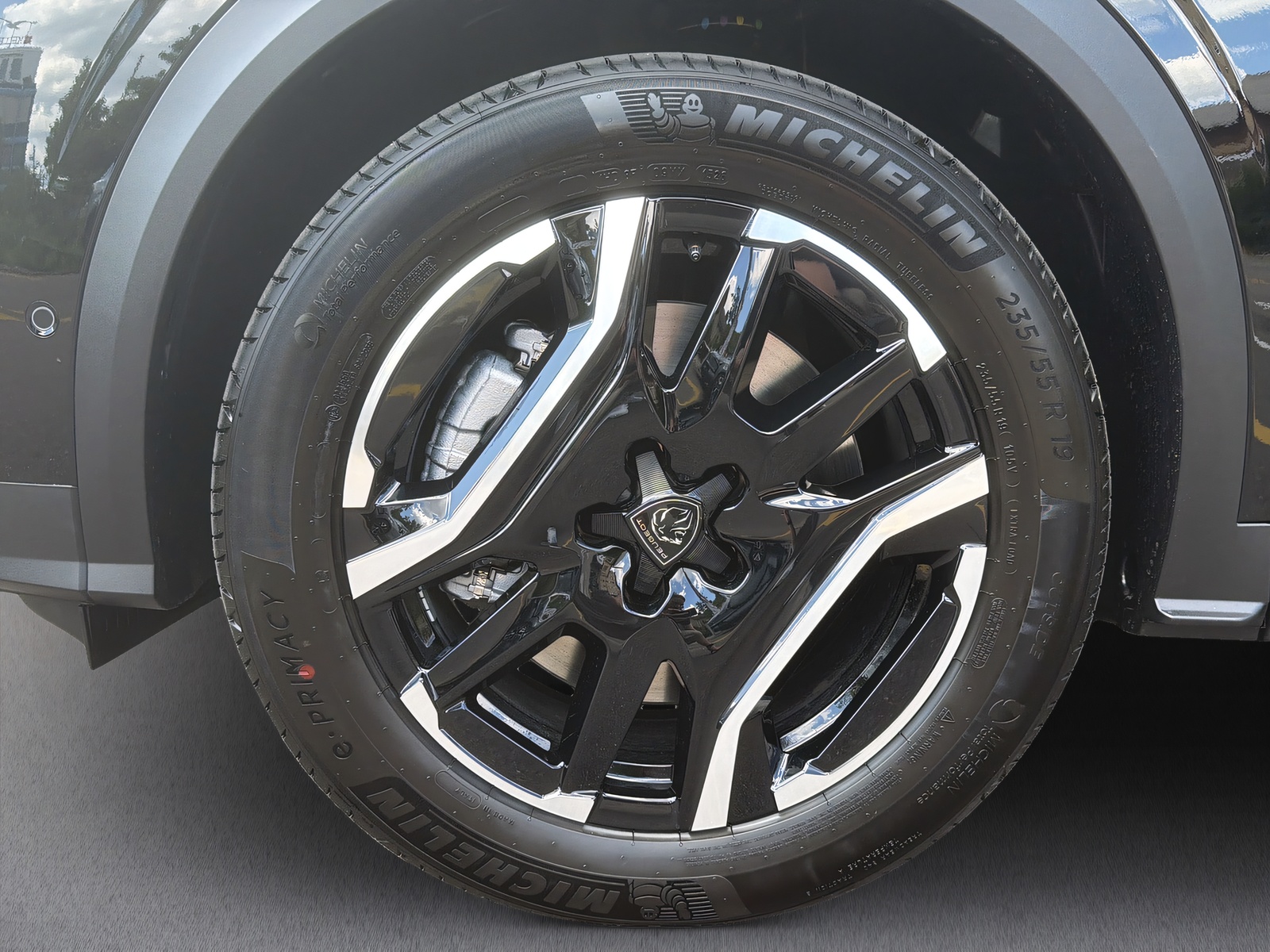 PEUGEOT 5008 e-Allure Premium AWD-image-20
