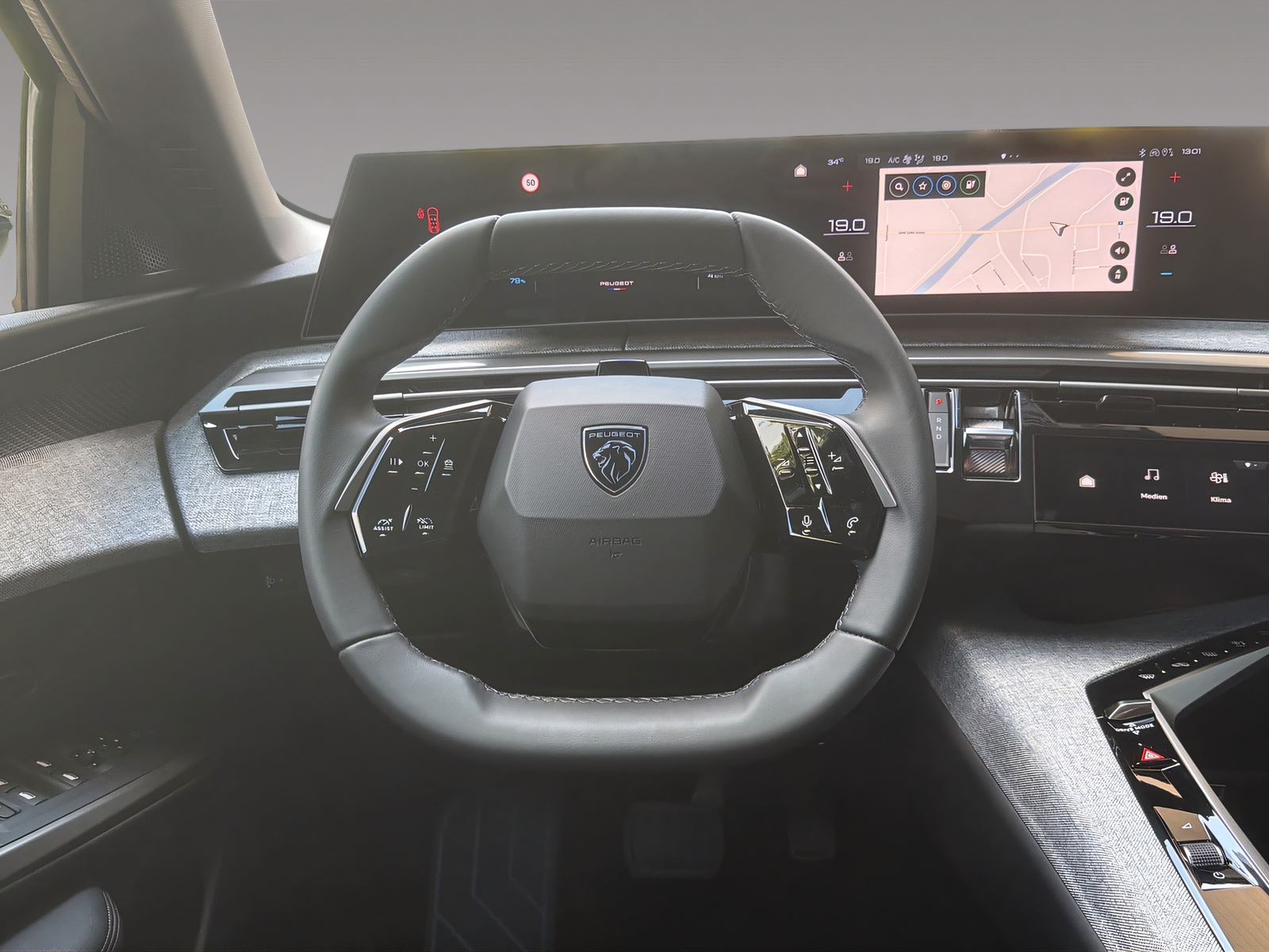 PEUGEOT 5008 e-Allure Premium AWD-image-8