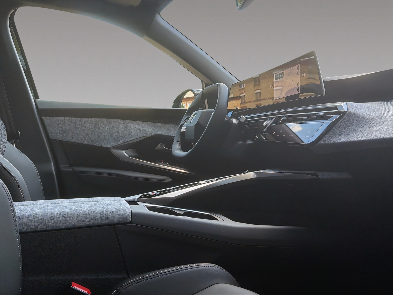 PEUGEOT 5008 e-Allure Premium AWD-image-10