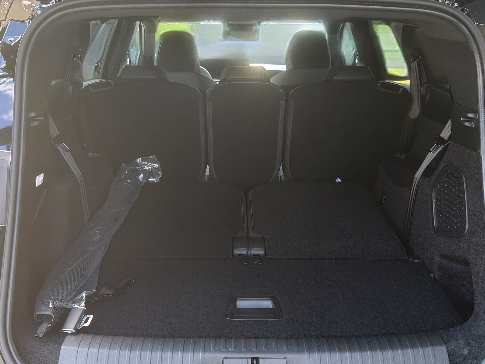 PEUGEOT 5008 e-Allure Premium AWD-image-19