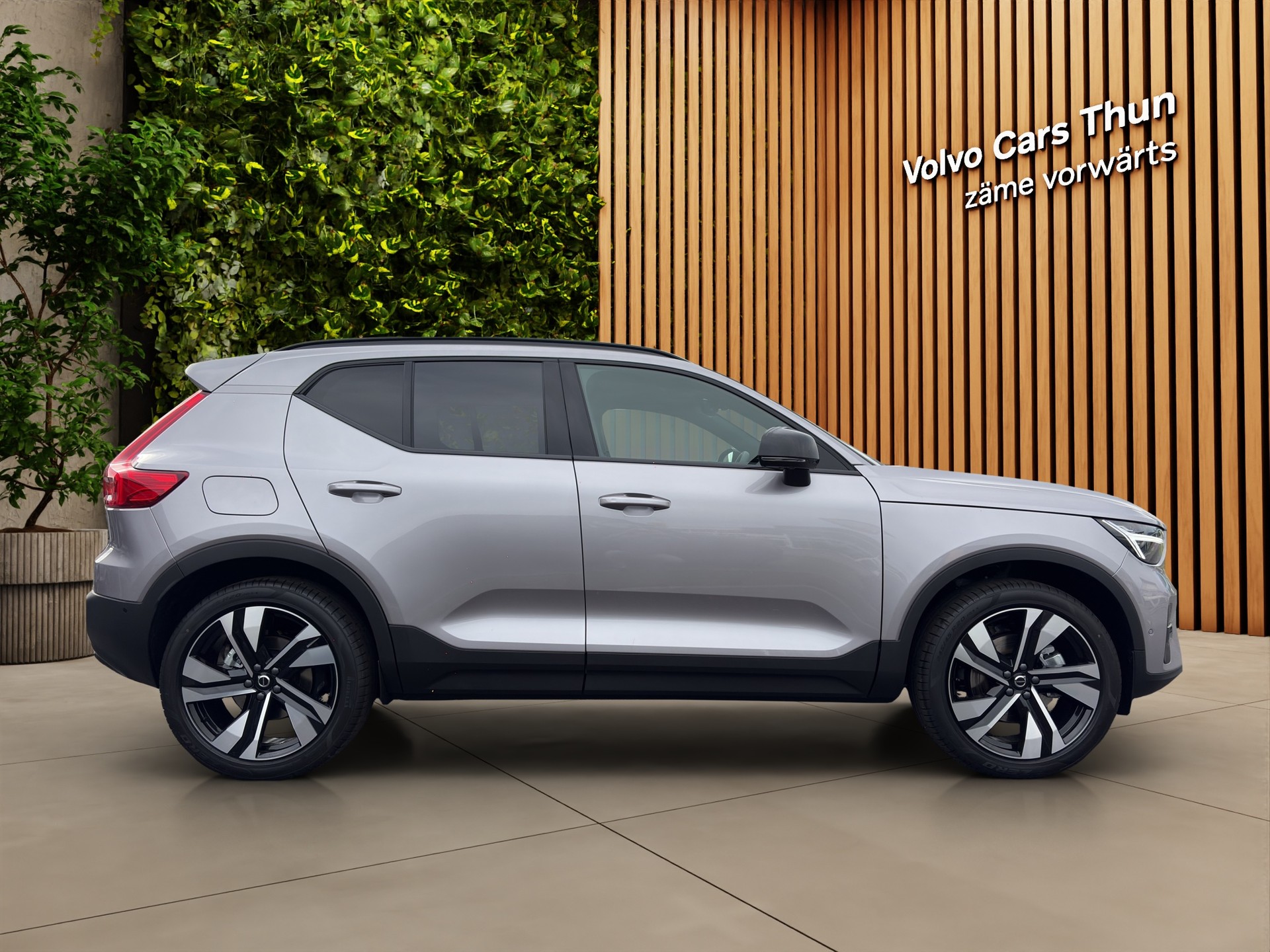 VOLVO XC40 2.0 B4 MH Ultra Dark-image-4
