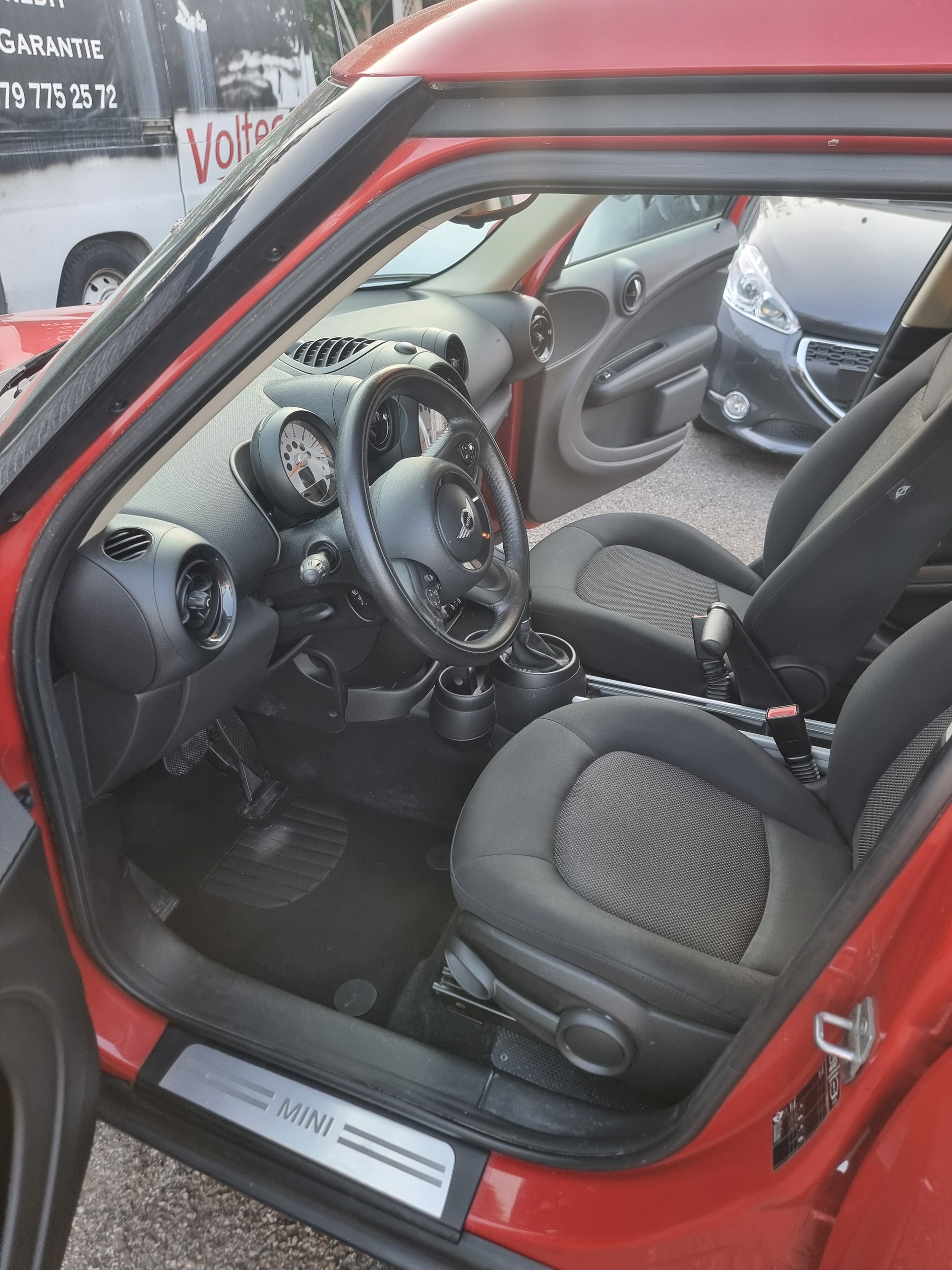 MINI Countryman Cooper FWD-image-10