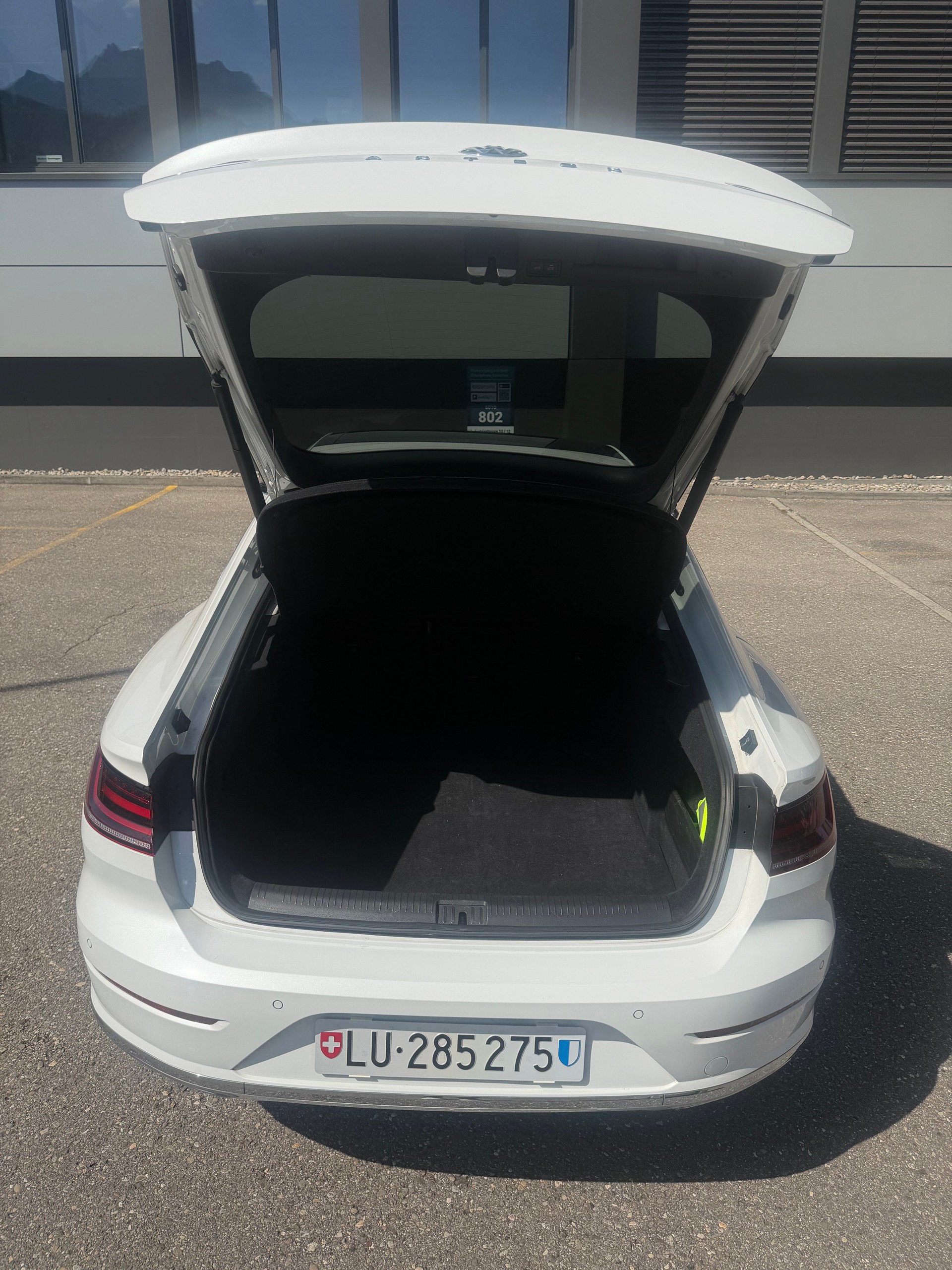 VW 2.0 TDI 240 Elegance DSG 4m-image-3