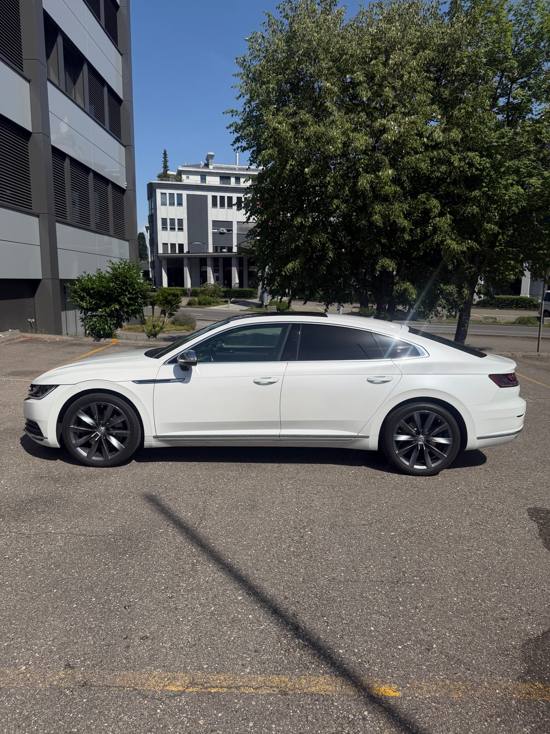 VW 2.0 TDI 240 Elegance DSG 4m-image-4