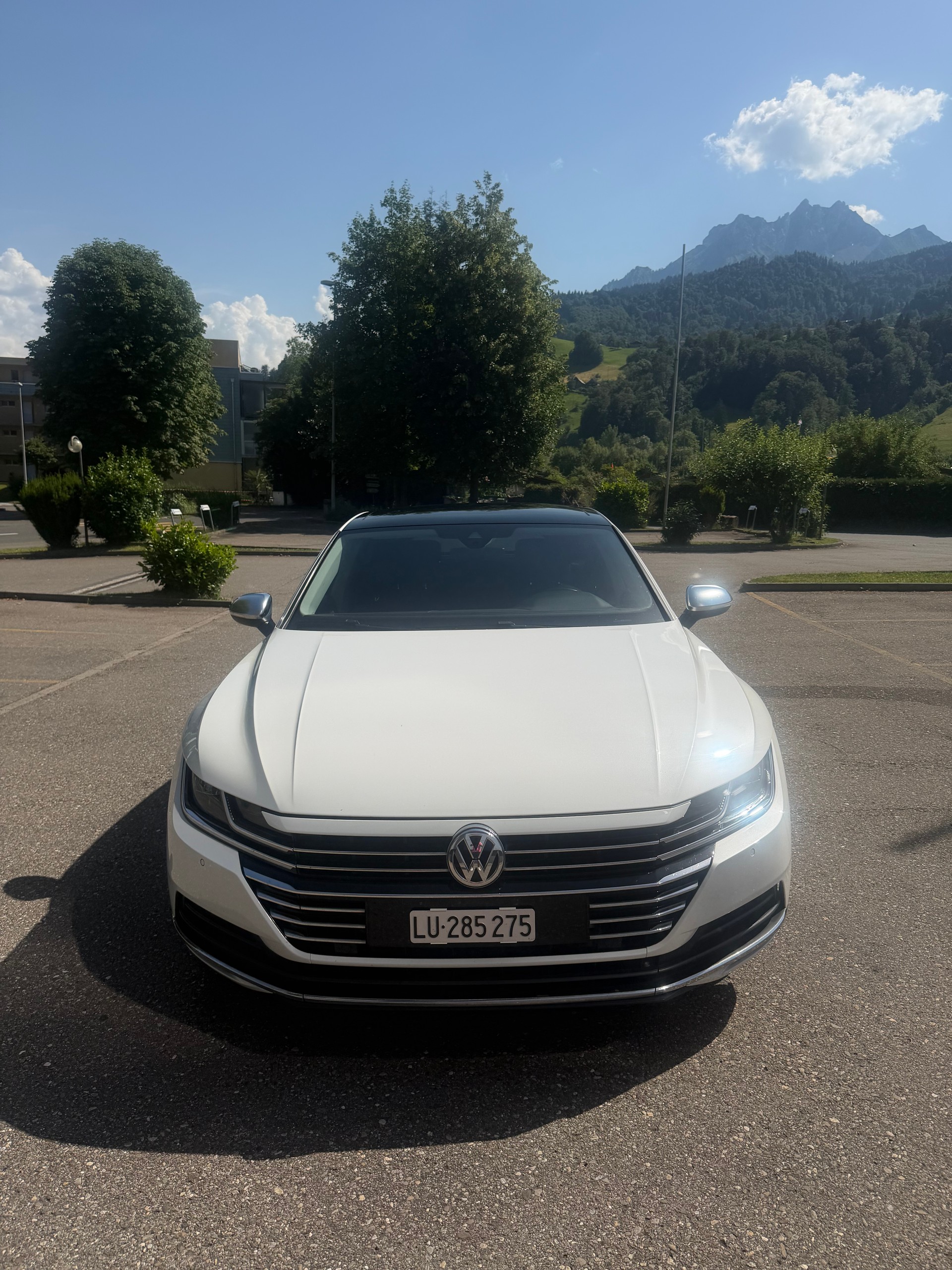 VW 2.0 TDI 240 Elegance DSG 4m-image-1