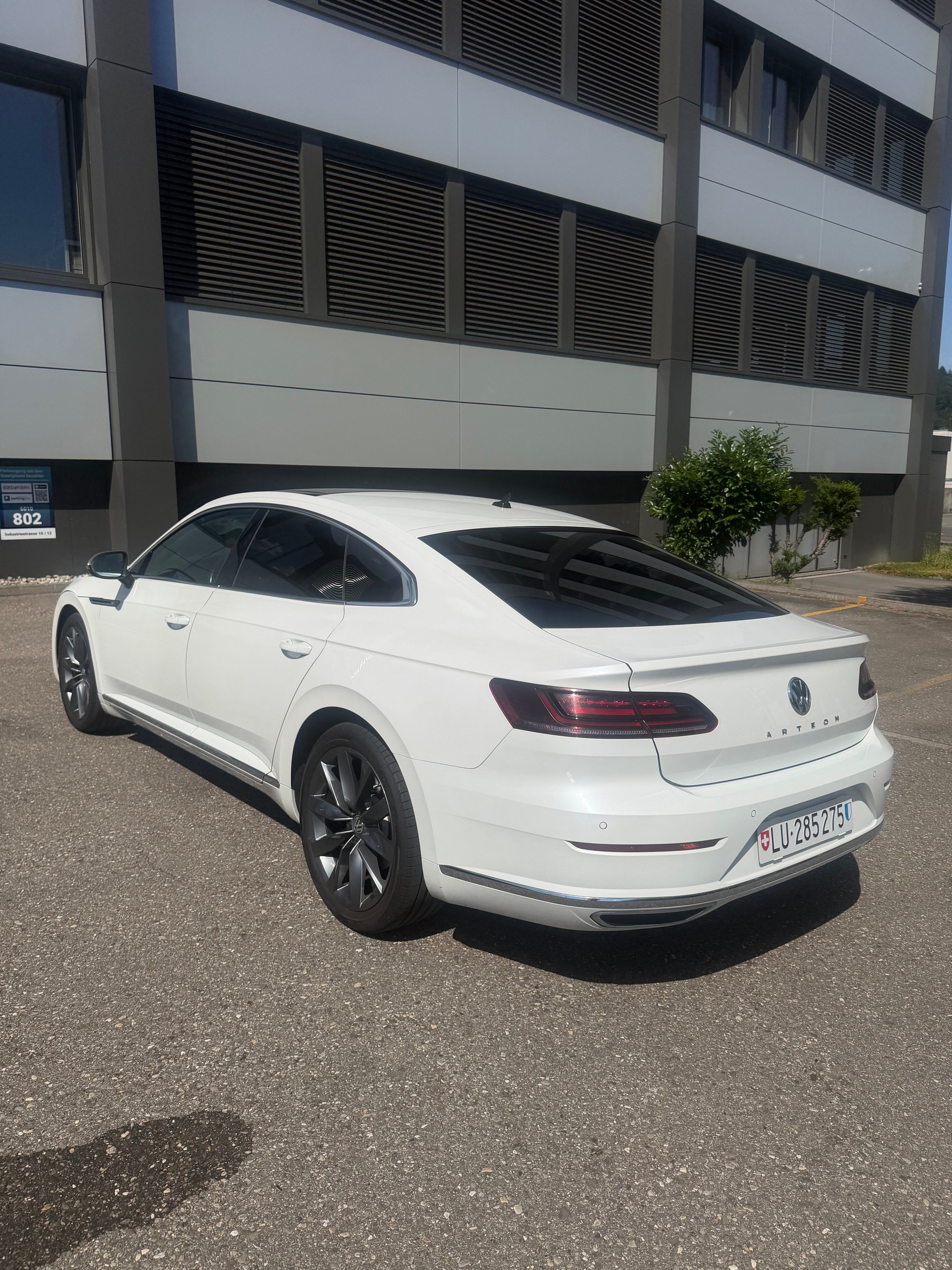 VW 2.0 TDI 240 Elegance DSG 4m-image-2