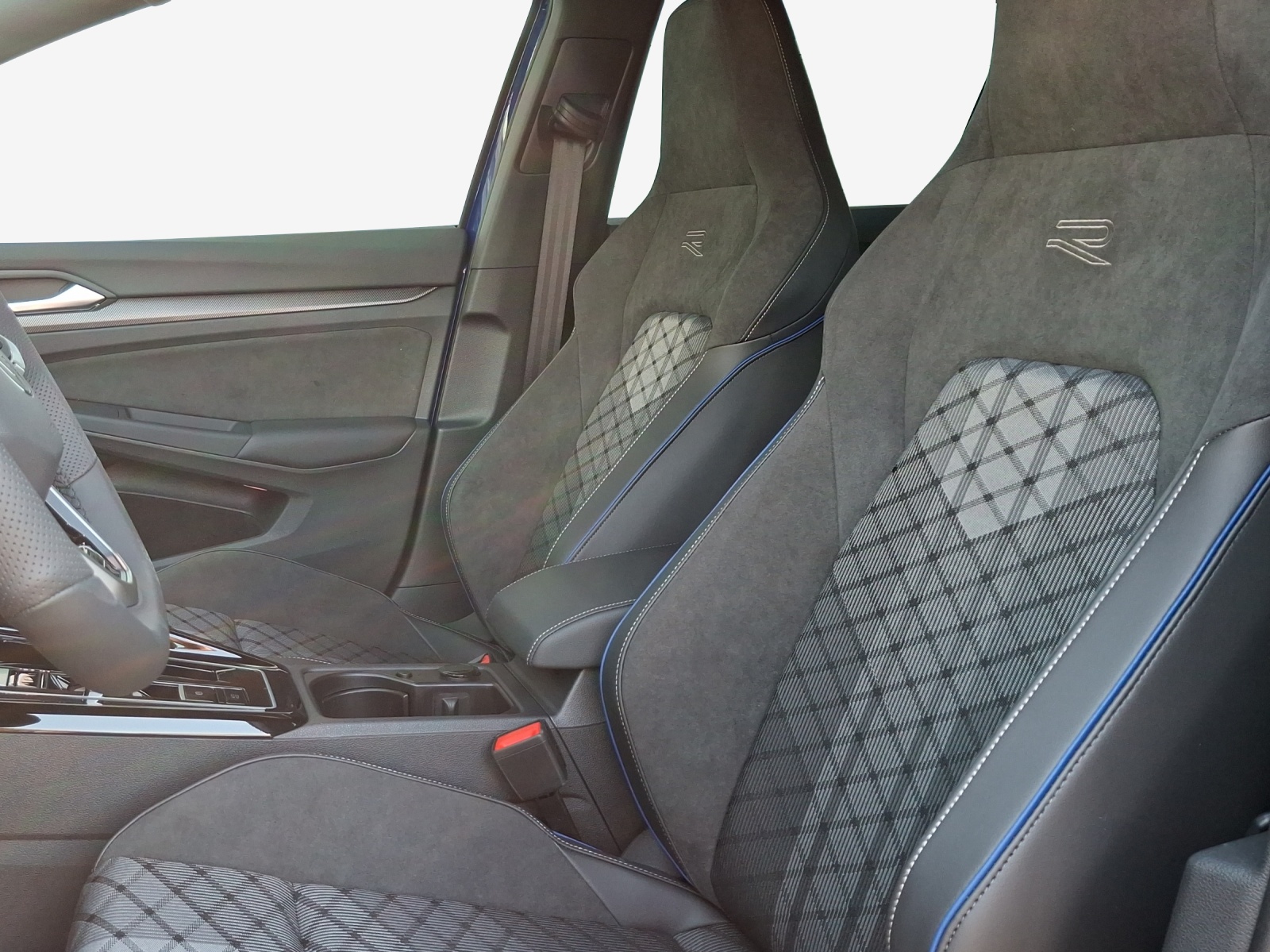 VW Golf 1.5 e TSI mHEV R-Line DSG-image-7