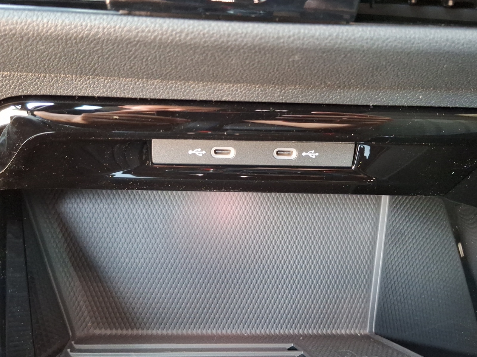 VW Golf 1.5 e TSI mHEV R-Line DSG-image-14