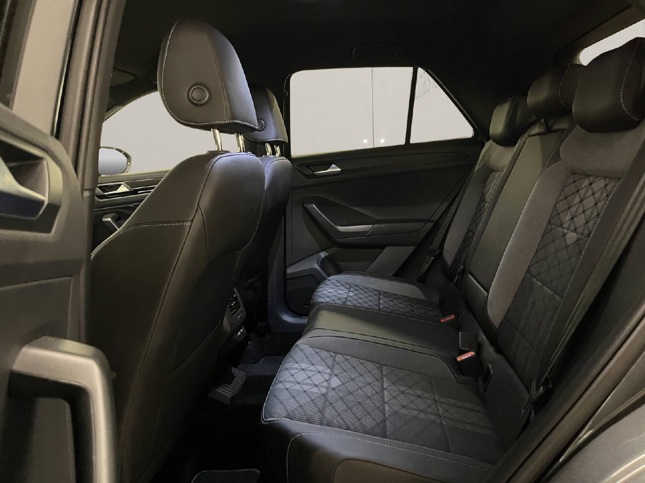 VW T-Roc 2.0 TSI R-Line DSG 4motion-image-12