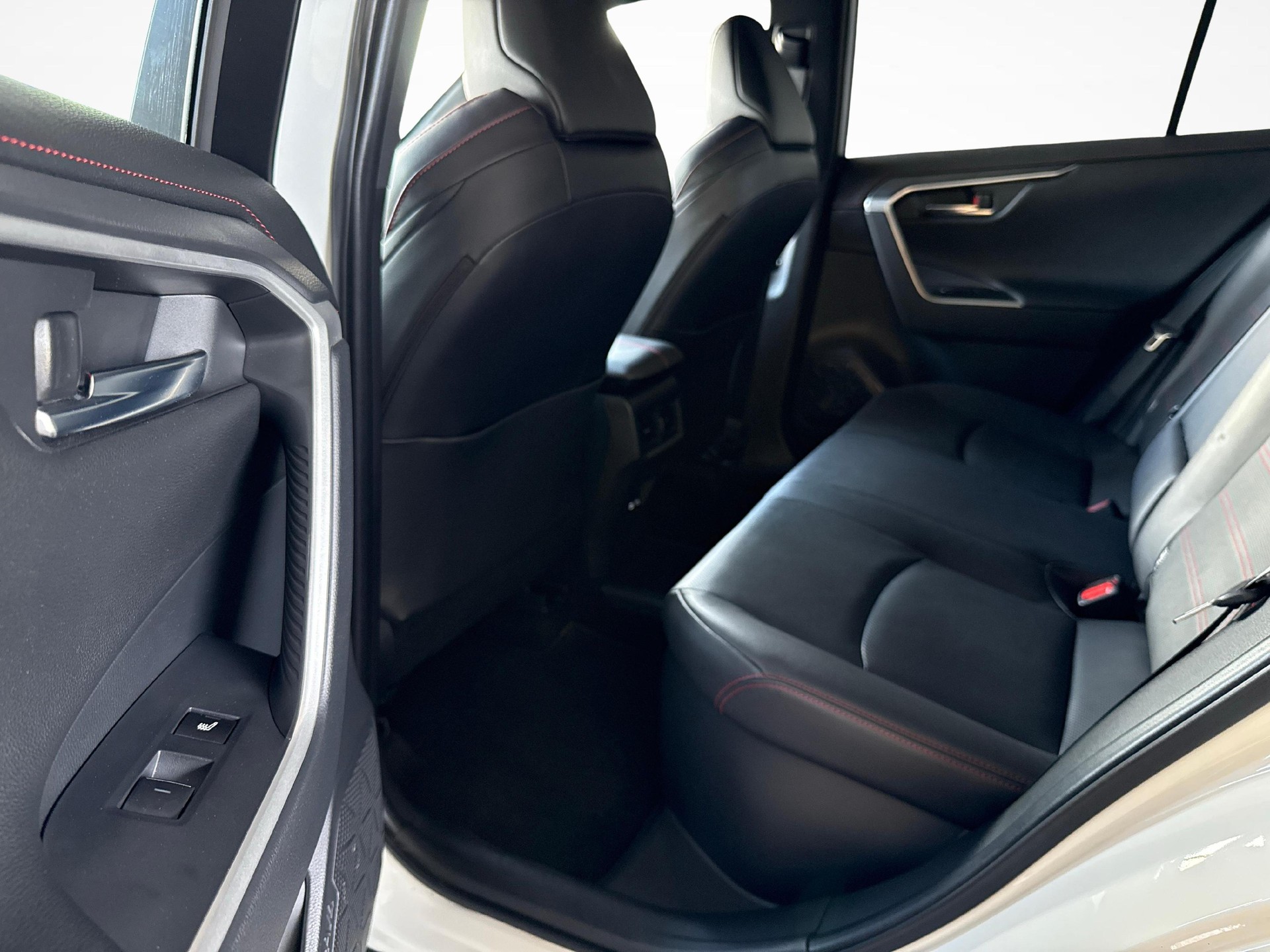 TOYOTA RAV4 2.5 Plug-In-Hybrid Platinum AWD-image-10