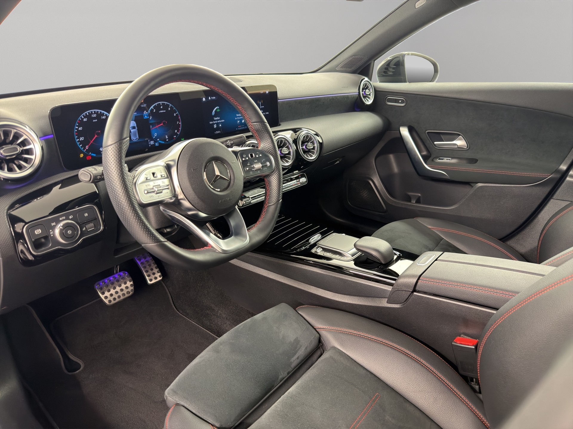 MERCEDES-BENZ A 180 Night Star AMG Line-image-9
