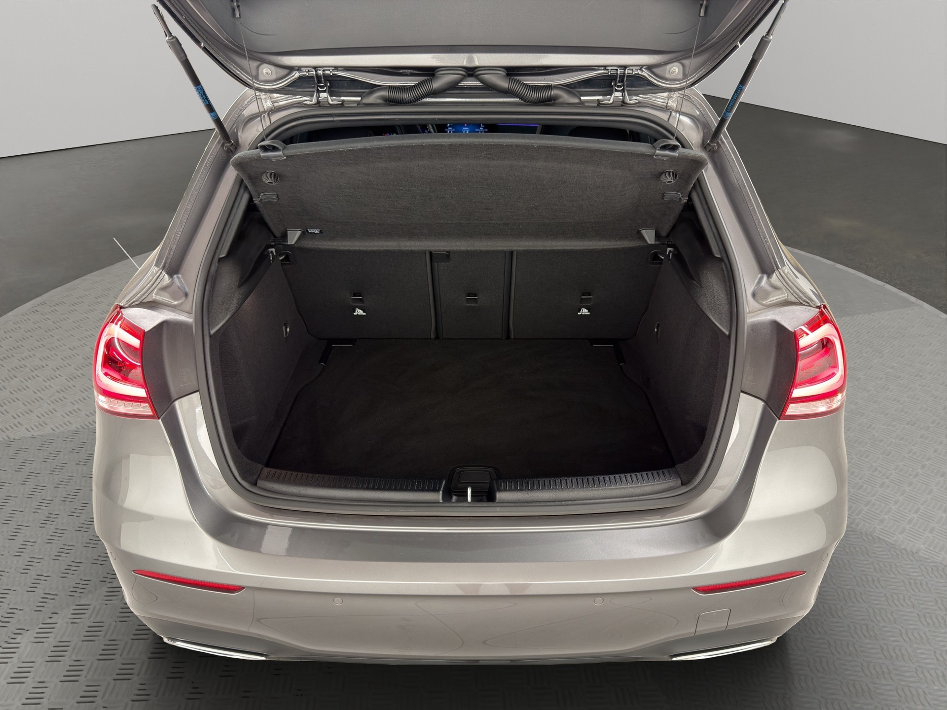 MERCEDES-BENZ A 180 Night Star AMG Line-image-6
