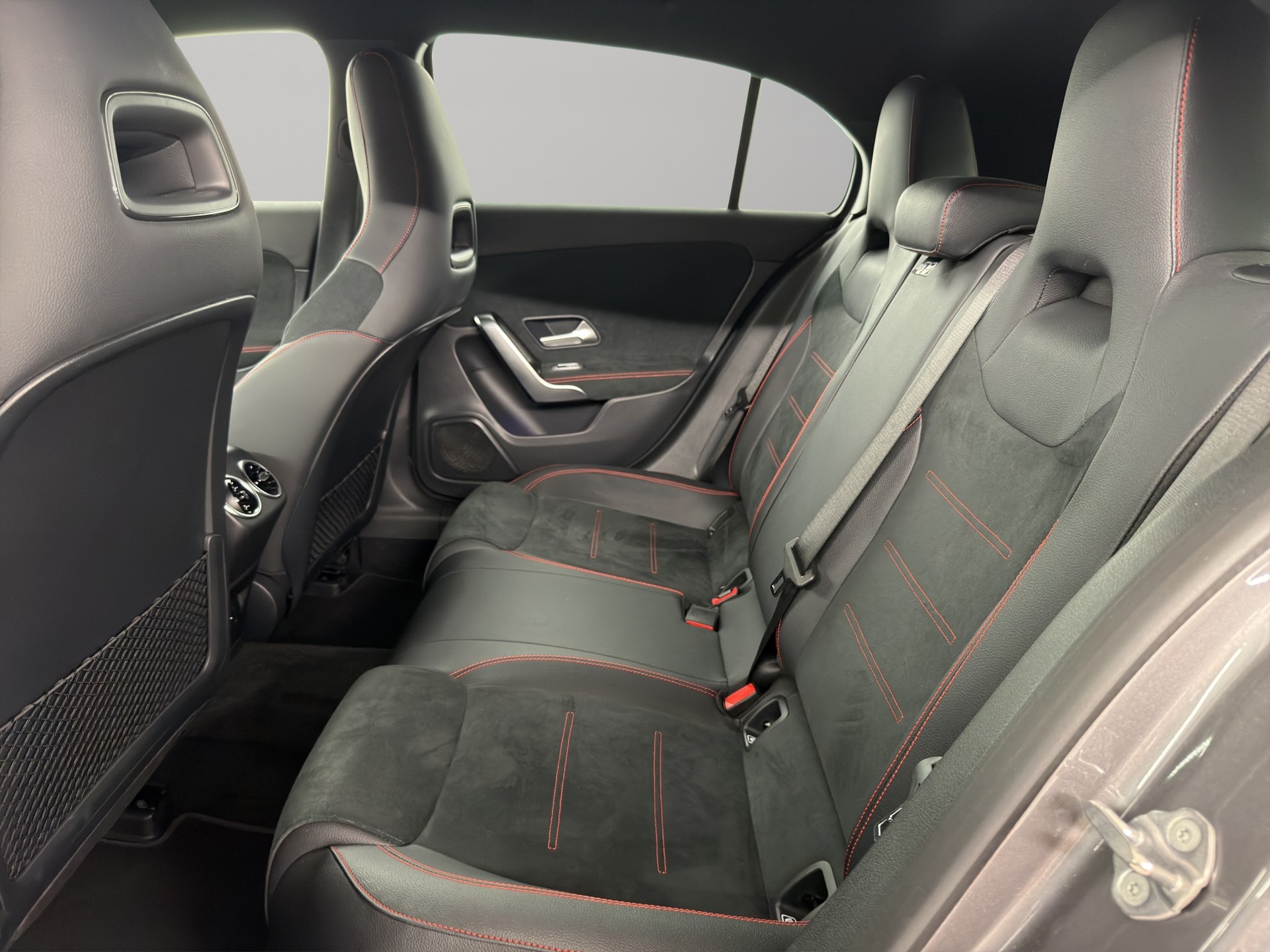 MERCEDES-BENZ A 180 Night Star AMG Line-image-8