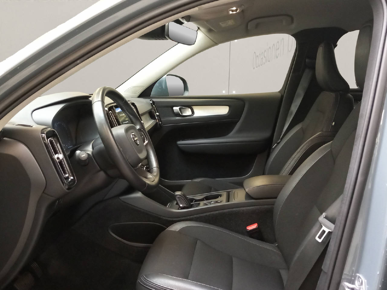 VOLVO XC40 1.5 T3 Momentum-image-3