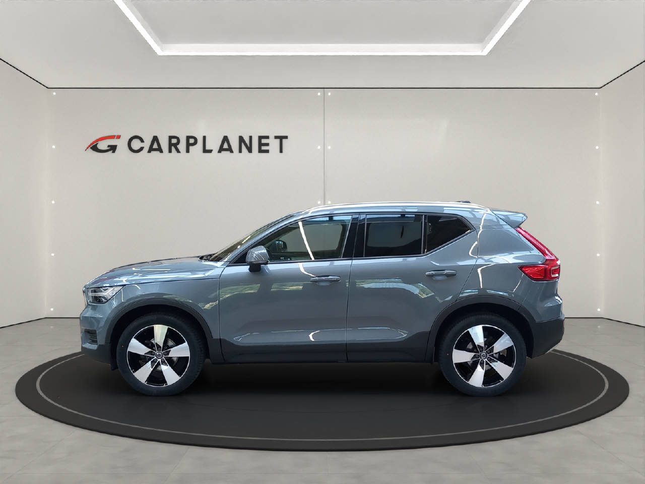 VOLVO XC40 1.5 T3 Momentum-image-1