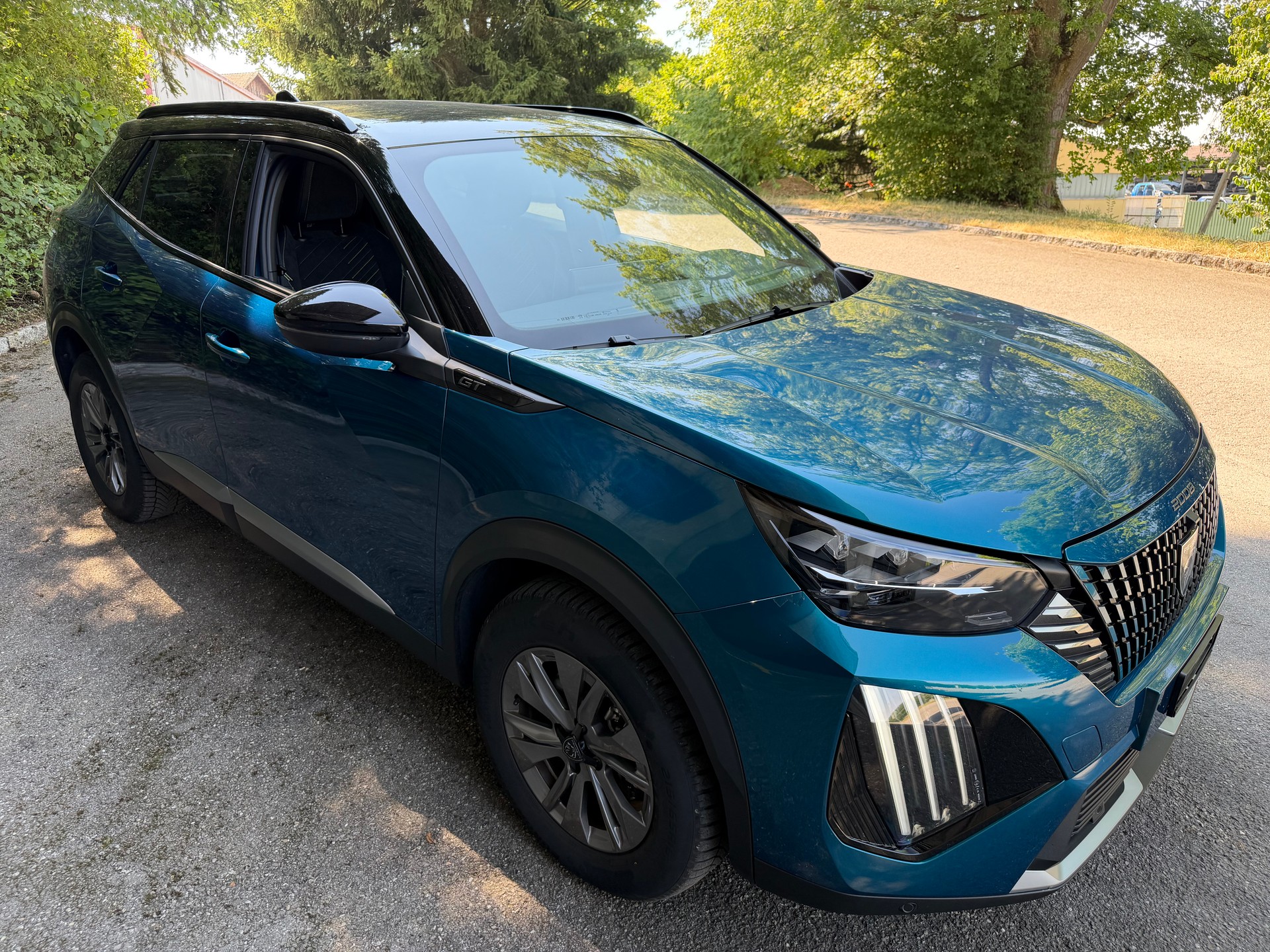 PEUGEOT 2008 1.2 145 MHEV GT-image-3