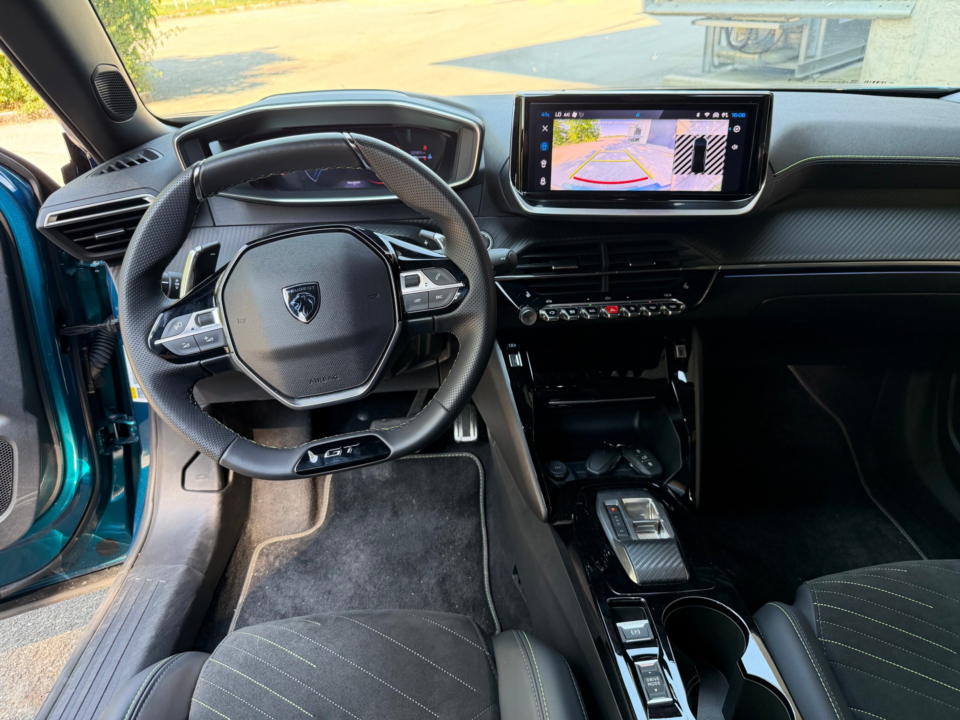 PEUGEOT 2008 1.2 145 MHEV GT-image-7