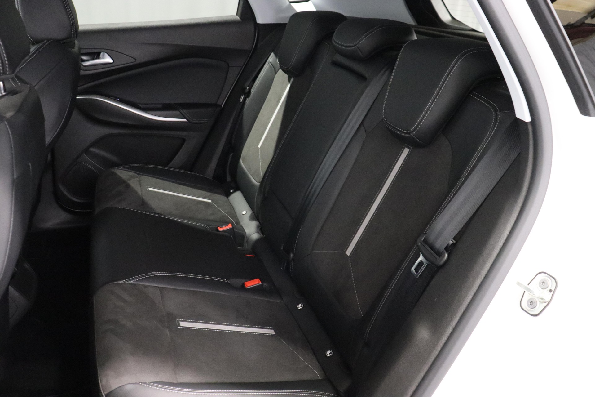 OPEL Grandland 1.6 T PHEV GSE-image-4
