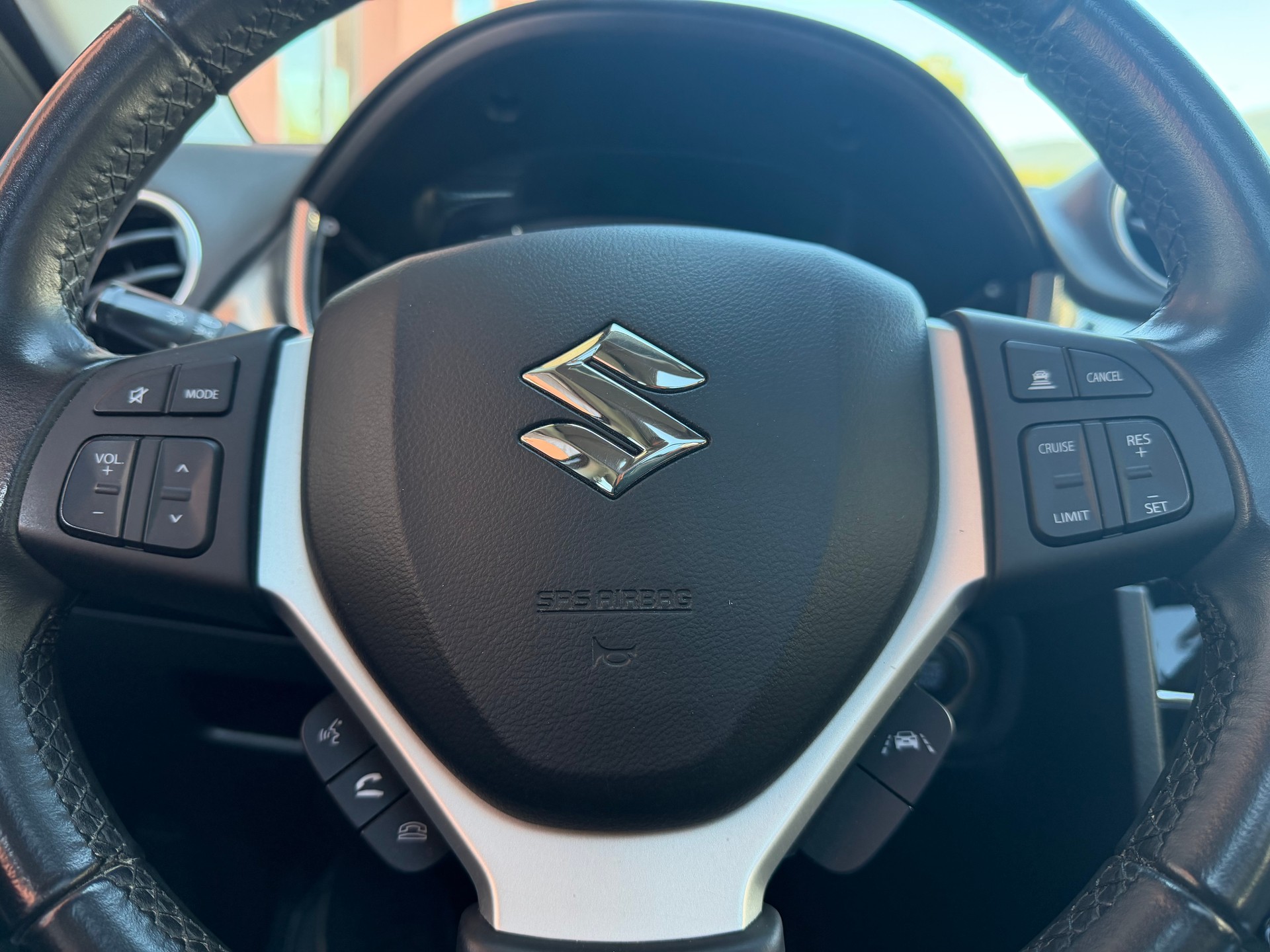 SUZUKI Vitara 1.5 Hybrid Edition 35 4x4 AGS-image-10