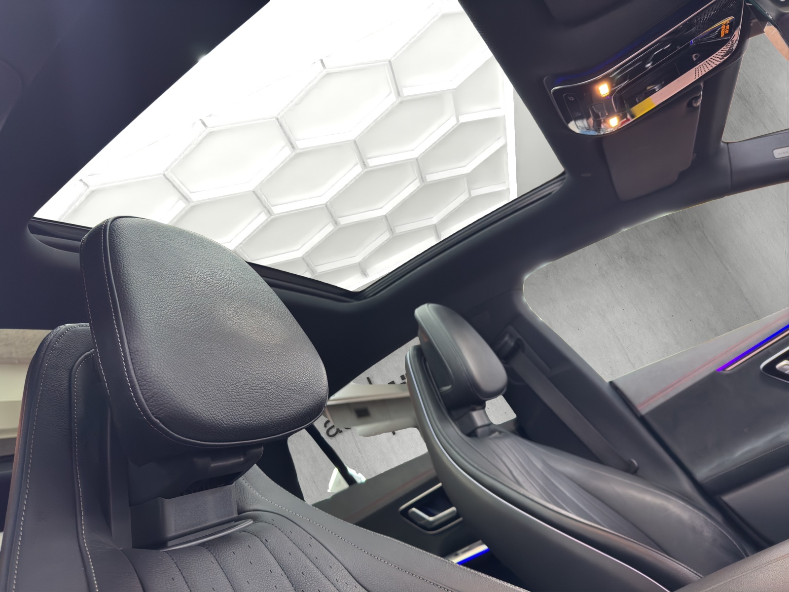 MERCEDES-BENZ EQE 500 4 Matic-image-11