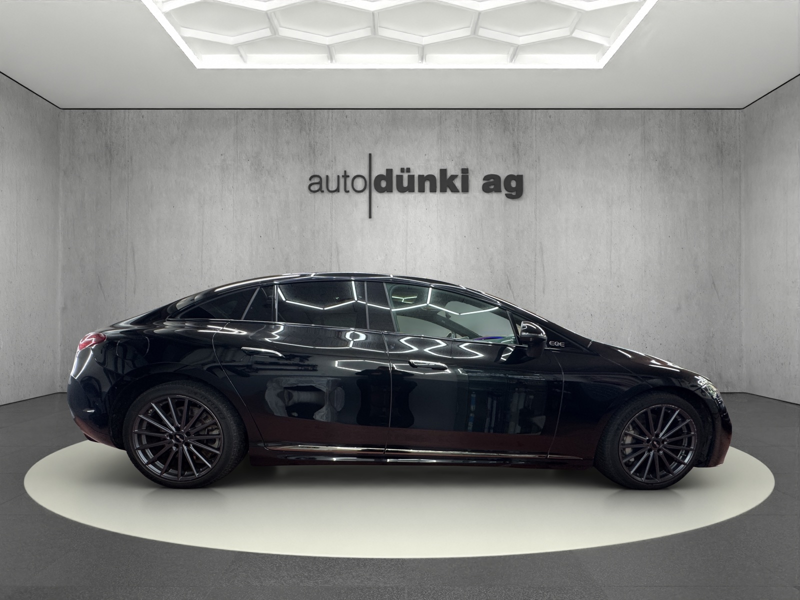 MERCEDES-BENZ EQE 500 4 Matic-image-4