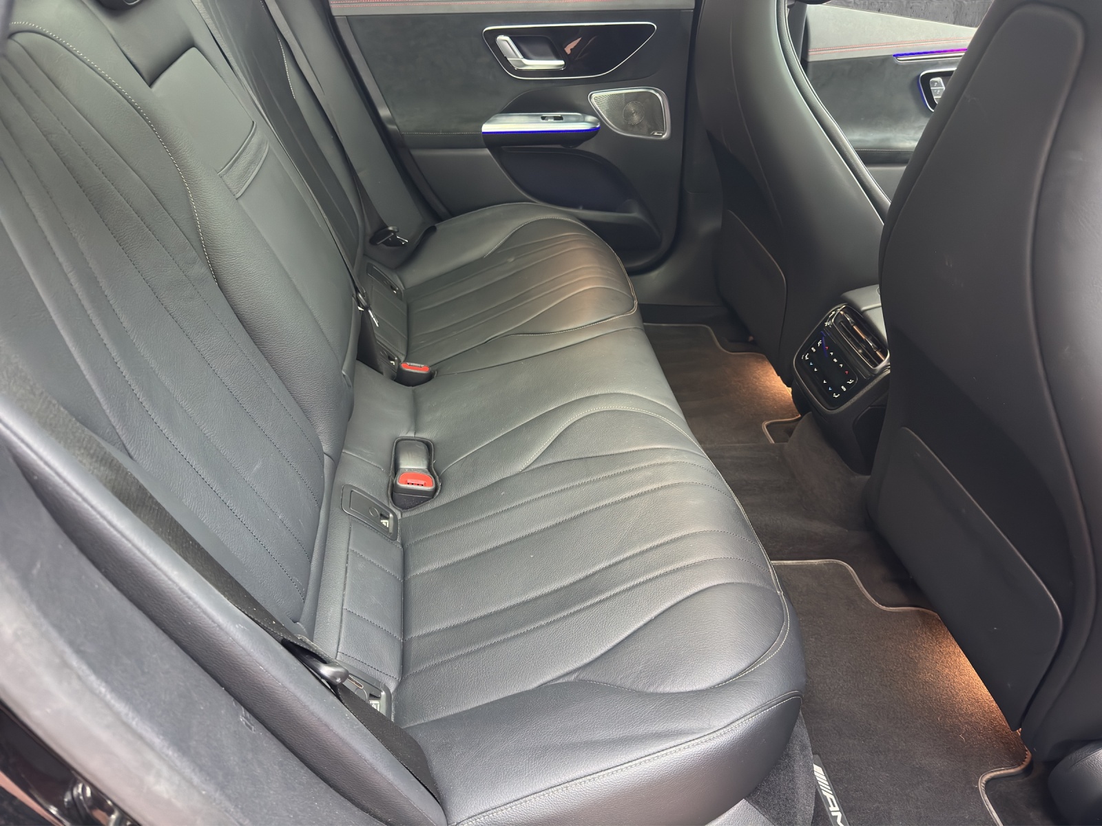 MERCEDES-BENZ EQE 500 4 Matic-image-12