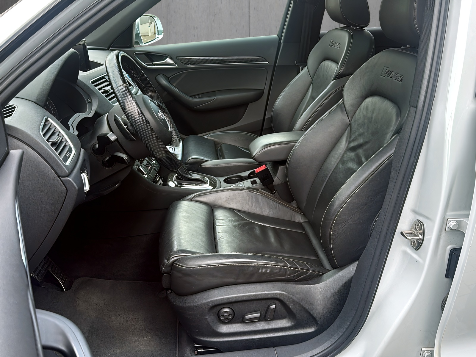 AUDI RS Q3 2.5 TFSI quattro S-tronic-image-9