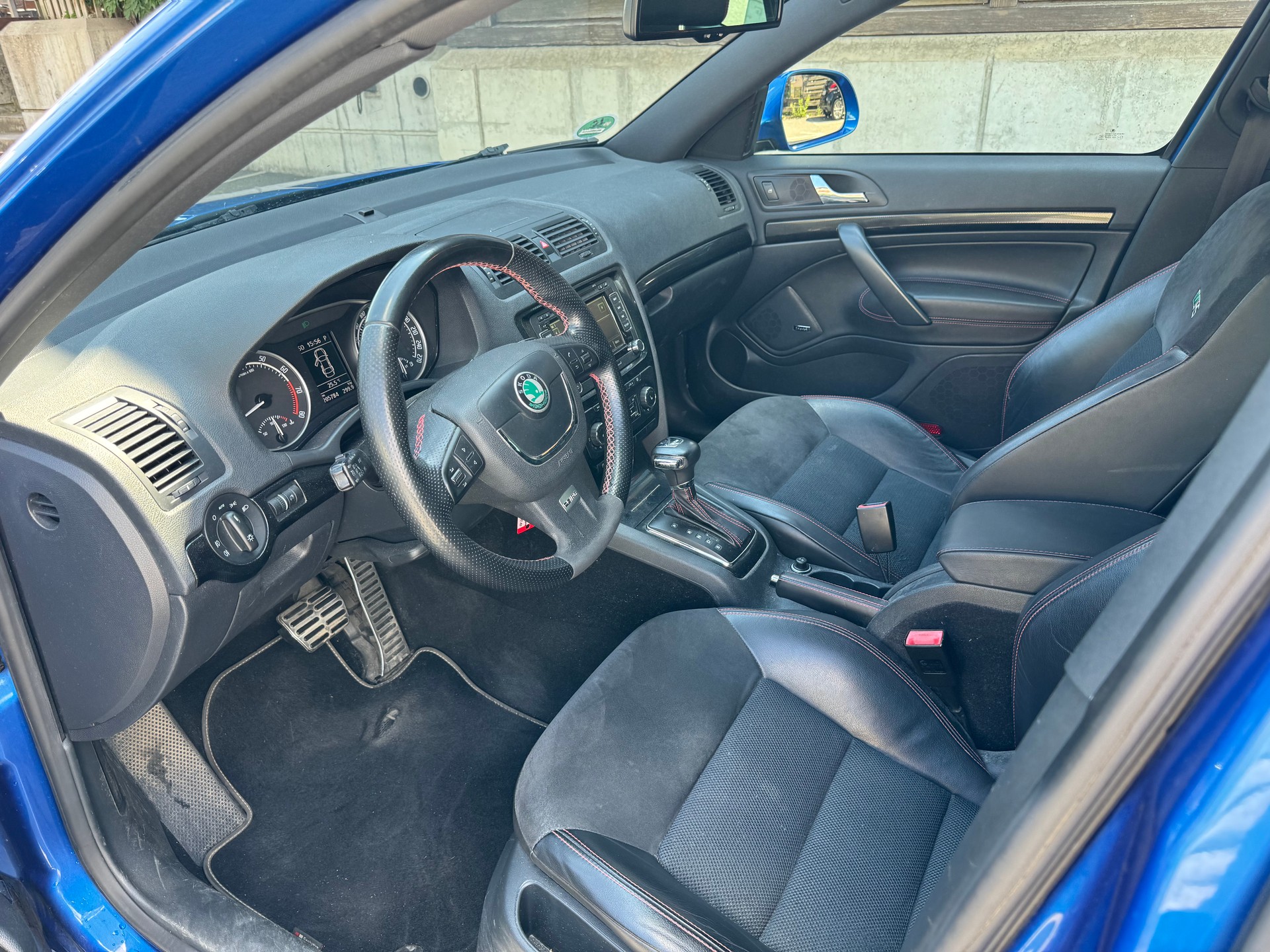 SKODA Octavia Combi 2.0 TSI RS DSG-image-9