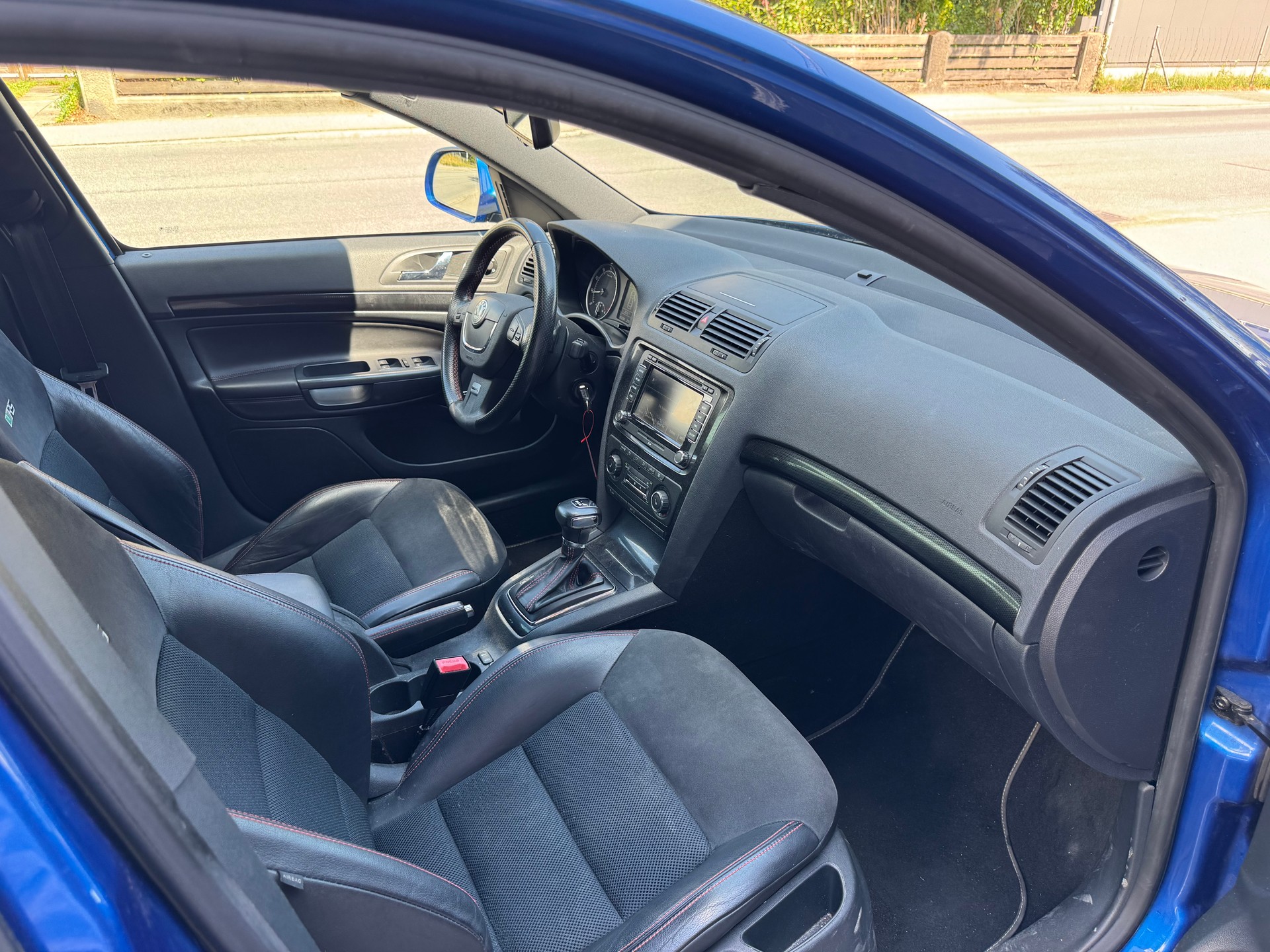 SKODA Octavia Combi 2.0 TSI RS DSG-image-8