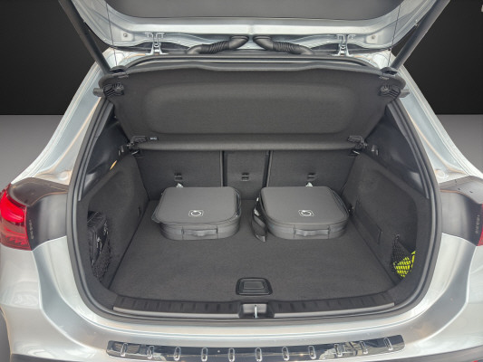 MERCEDES-BENZ EQA 300 4M Excellence-image-10