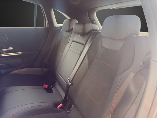 MERCEDES-BENZ EQA 300 4M Excellence-image-9