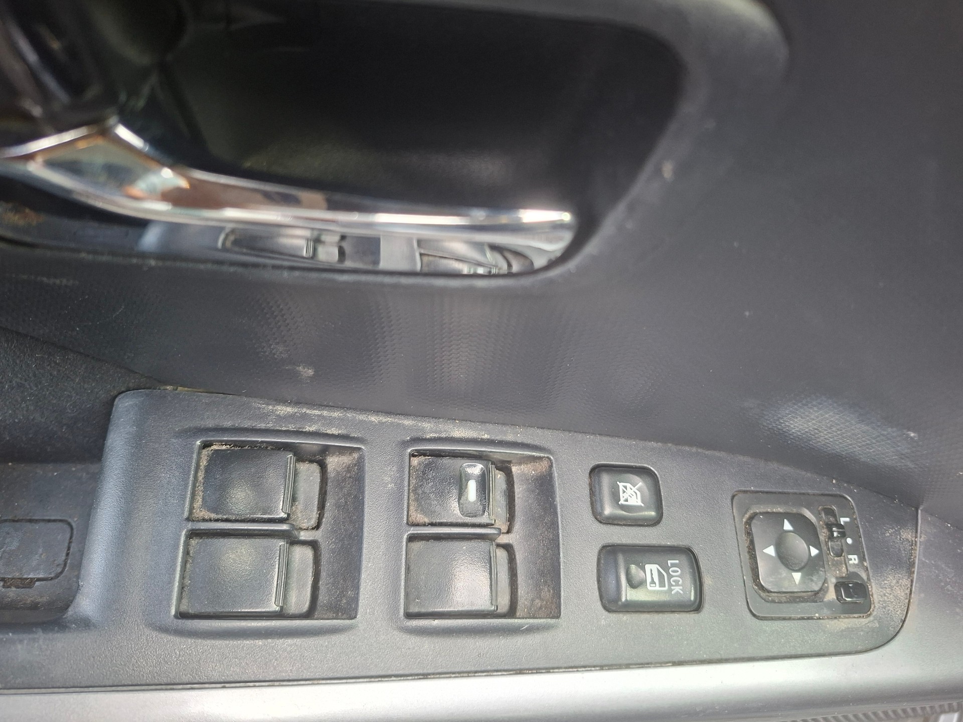 MITSUBISHI Outlander 2.4 Invite 4WD-image-9