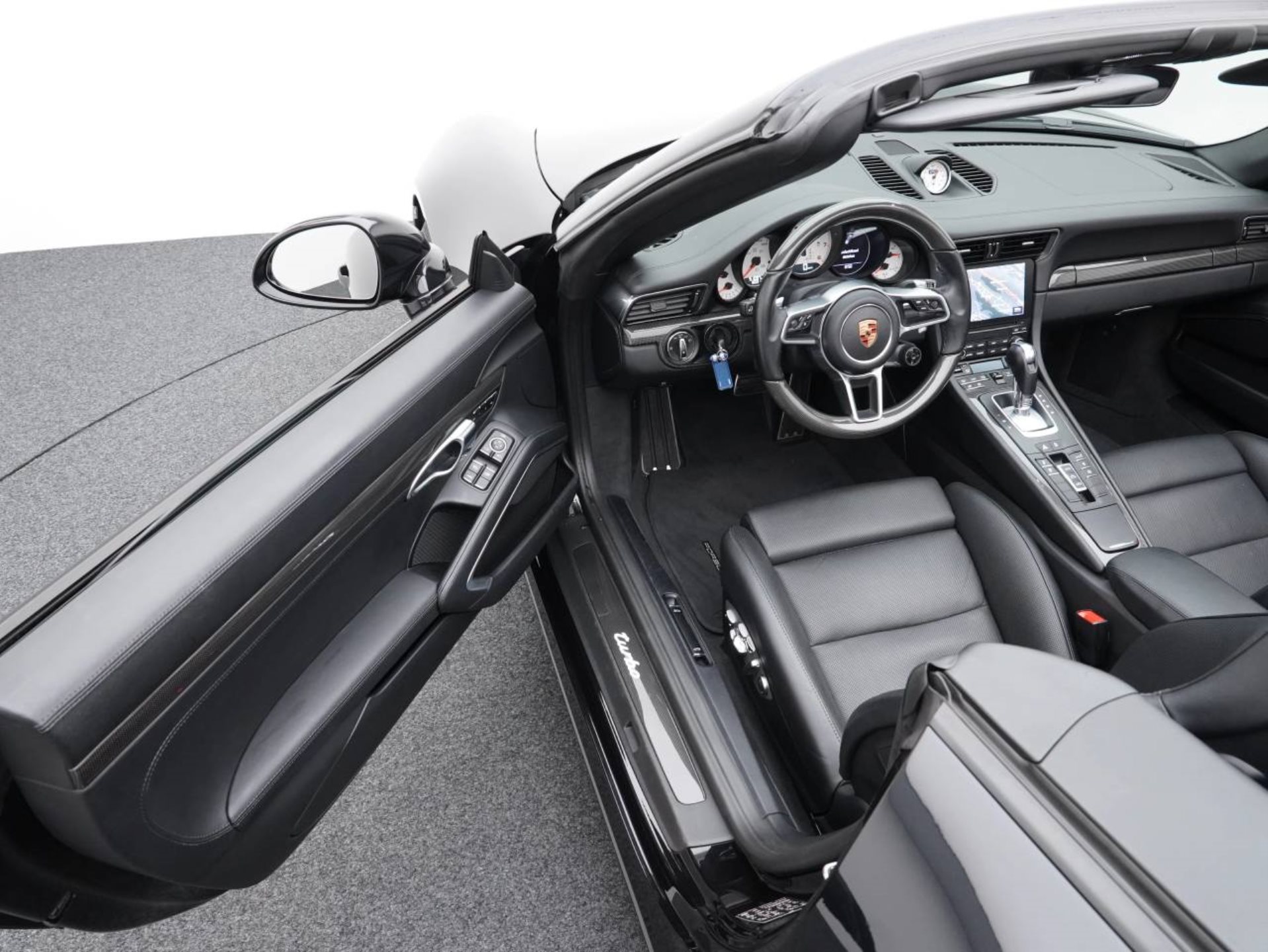 PORSCHE 911 Turbo Cabriolet-showroom-element-3