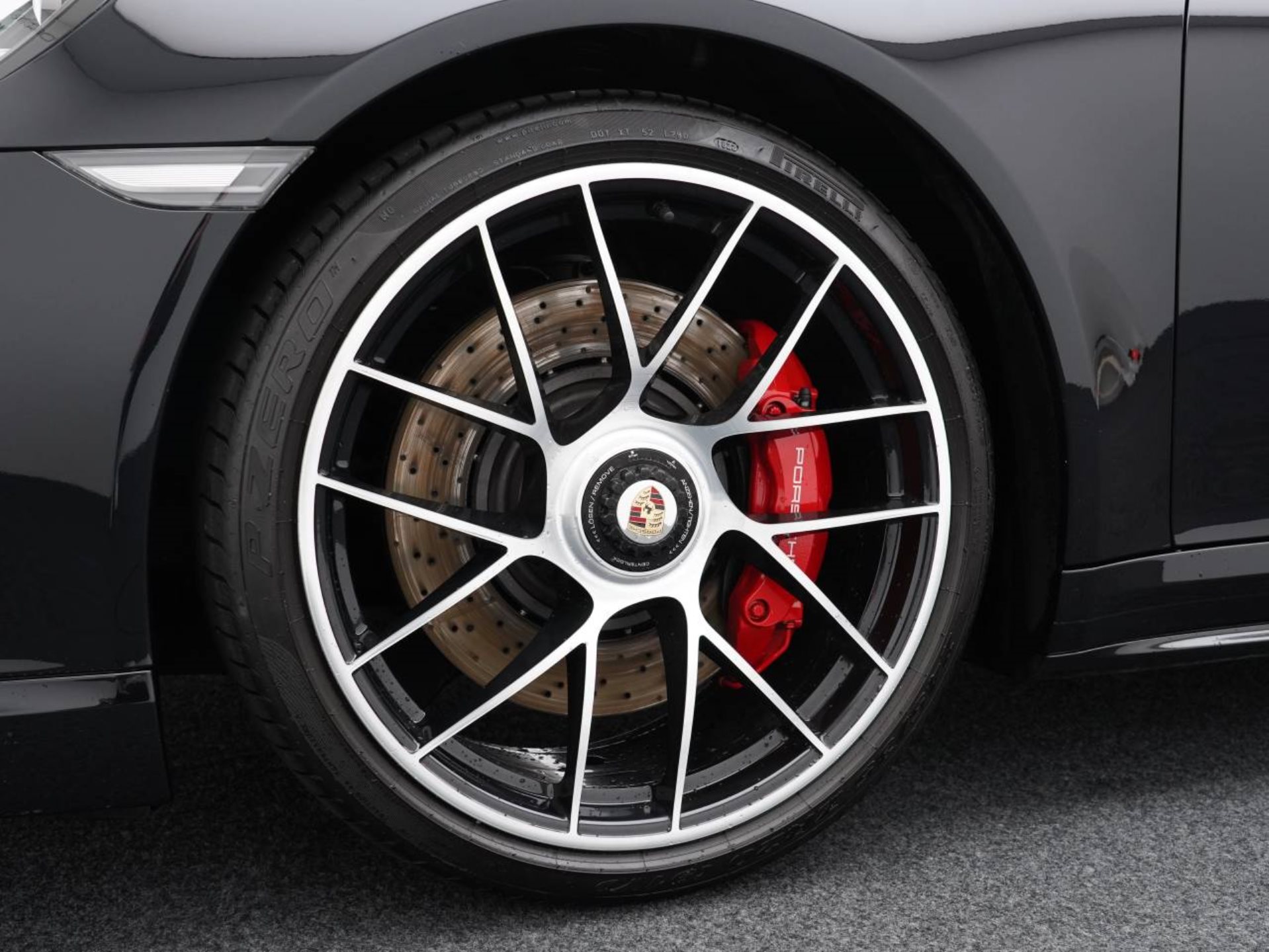PORSCHE 911 Turbo Cabriolet-image-10