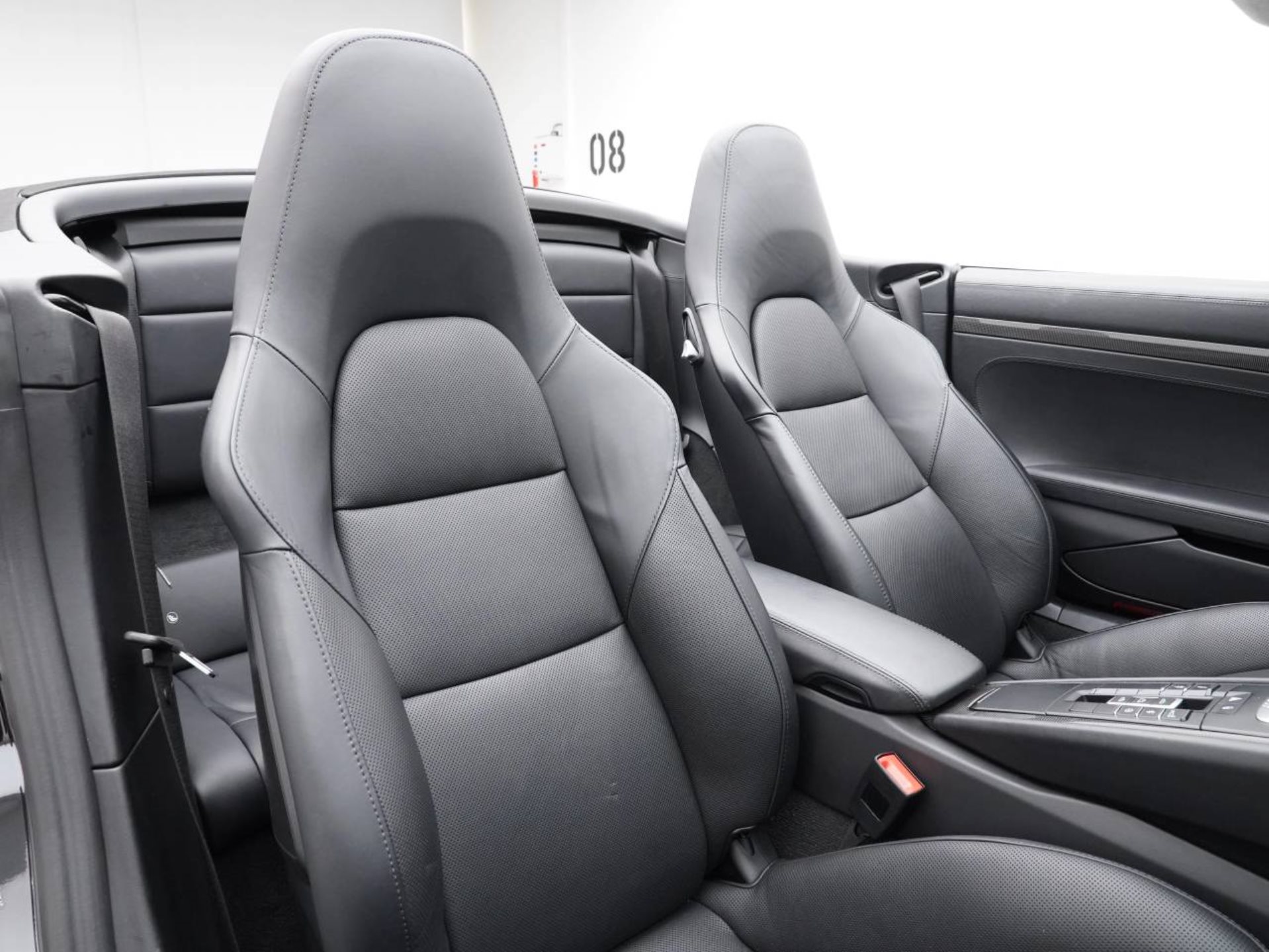 PORSCHE 911 Turbo Cabriolet-image-25