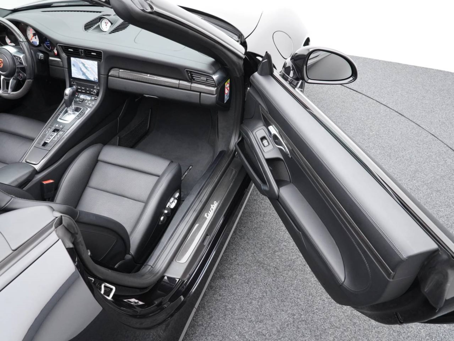 PORSCHE 911 Turbo Cabriolet-image-22