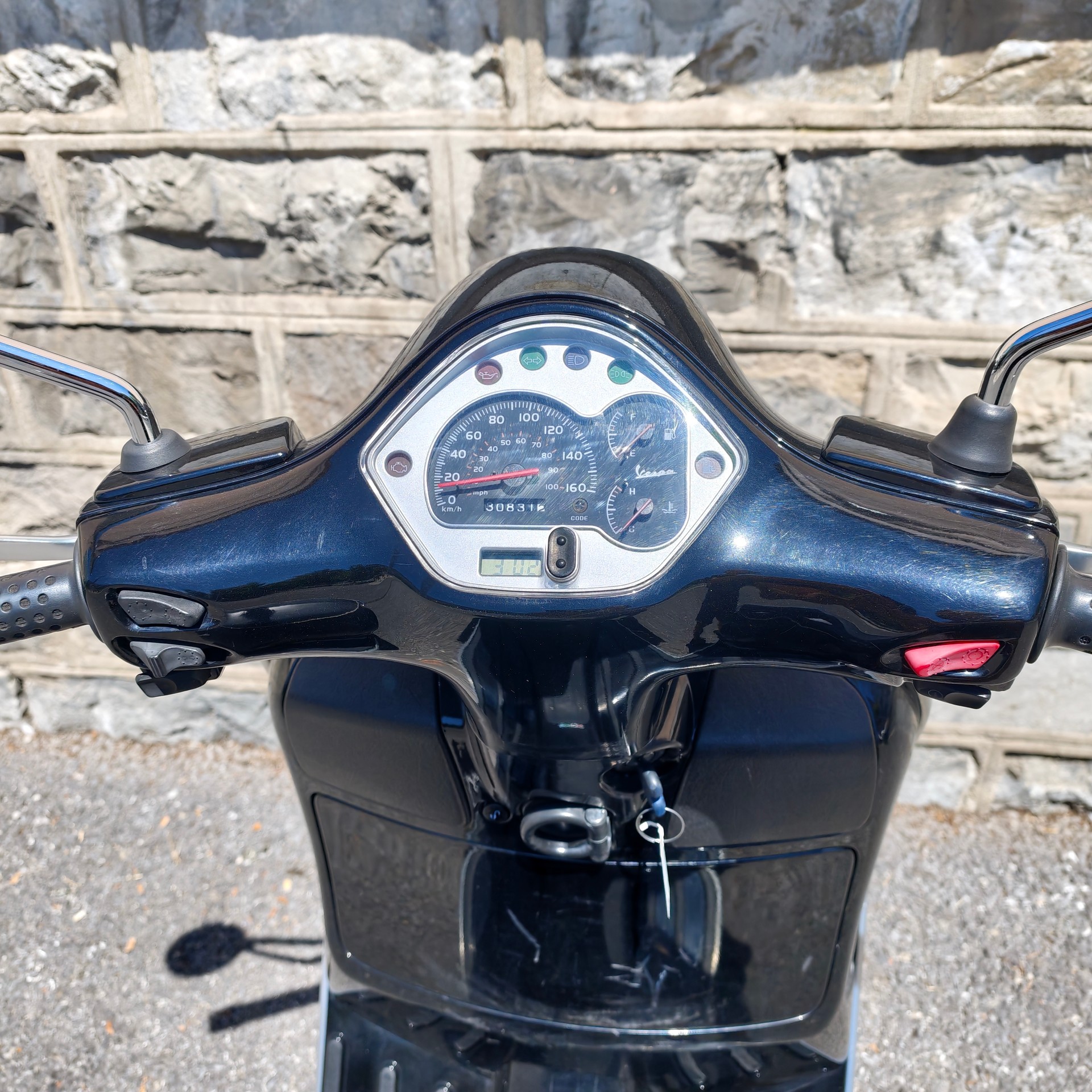 PIAGGIO Vespa GTS Super 300 i.e-showroom-element-3
