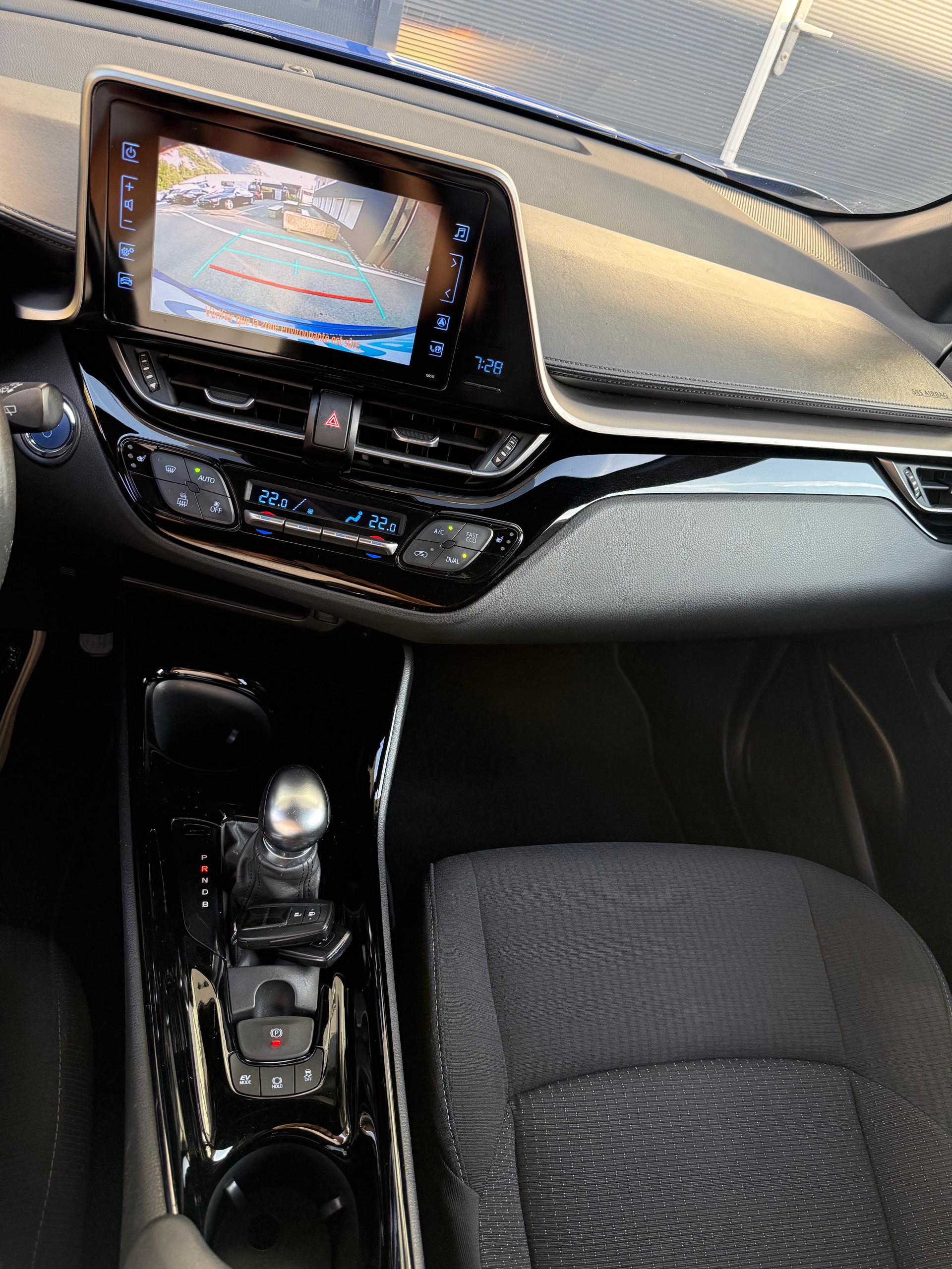 TOYOTA C-HR 1.8 HSD CVT Trend-image-14