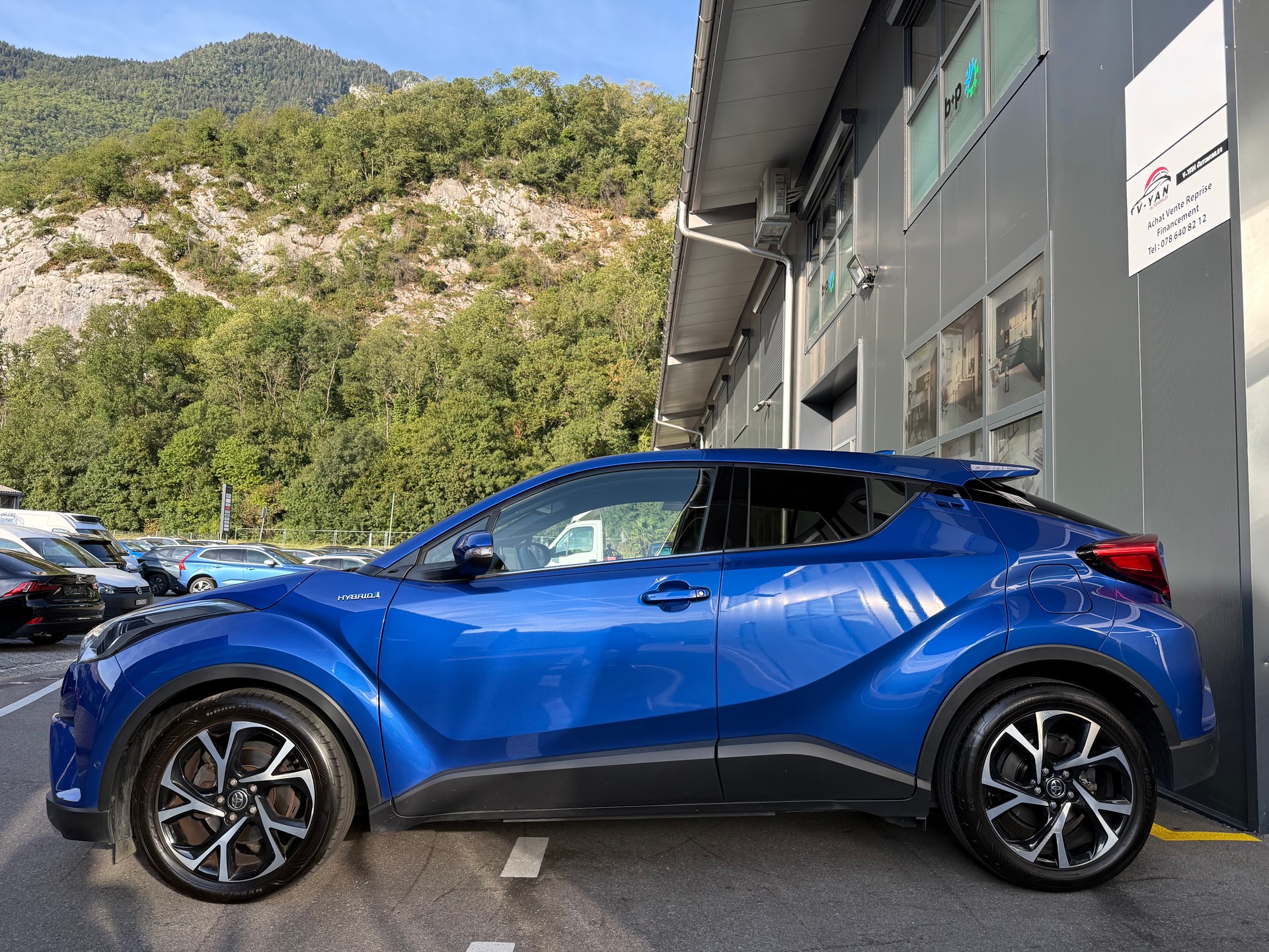 TOYOTA C-HR 1.8 HSD CVT Trend-image-3