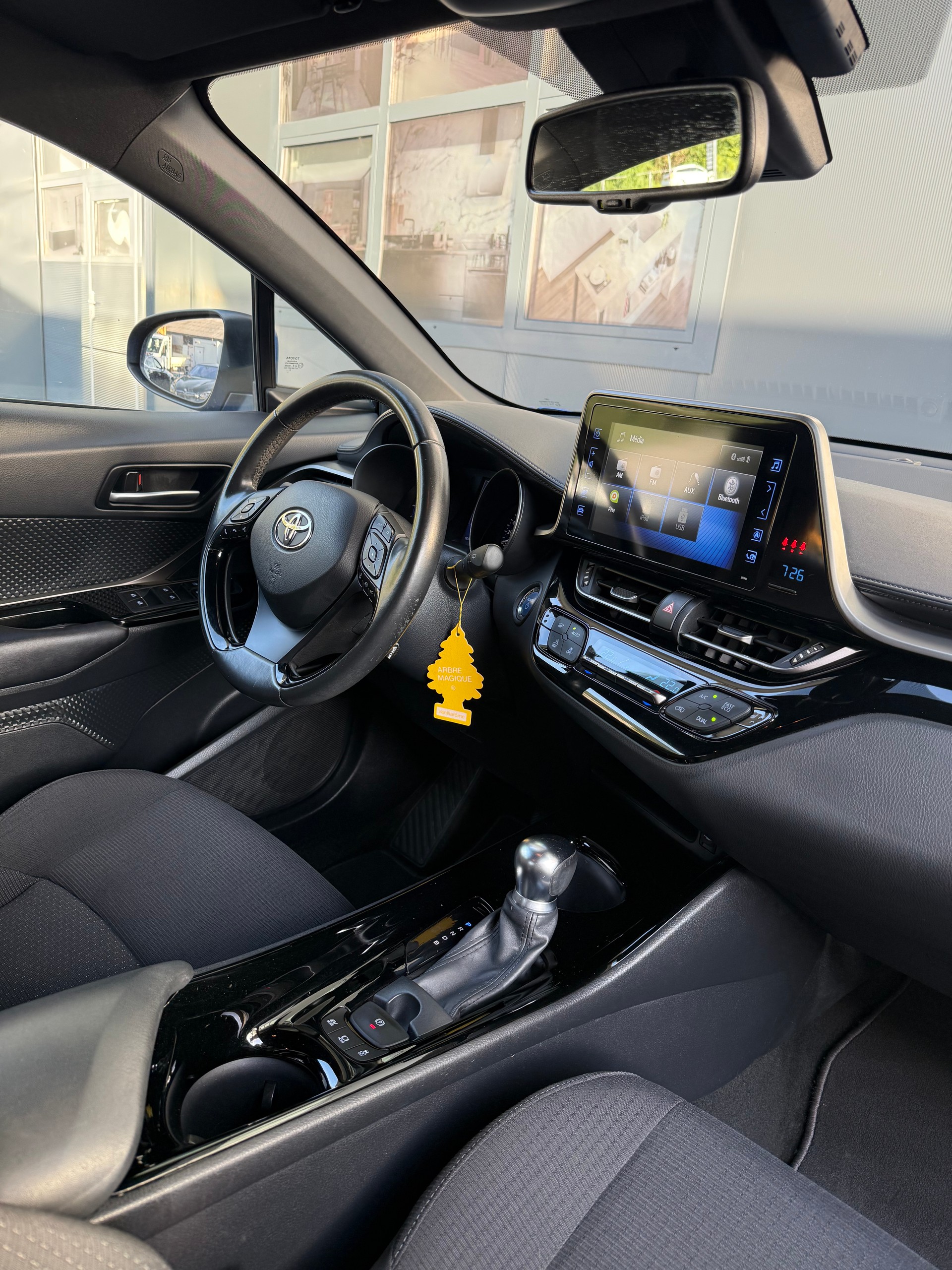 TOYOTA C-HR 1.8 HSD CVT Trend-image-11